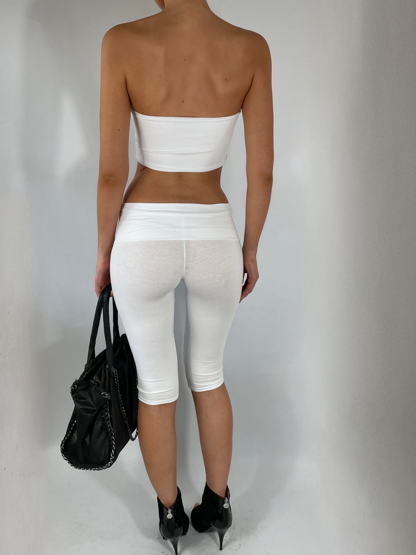 WHITE CAPRI PANTS