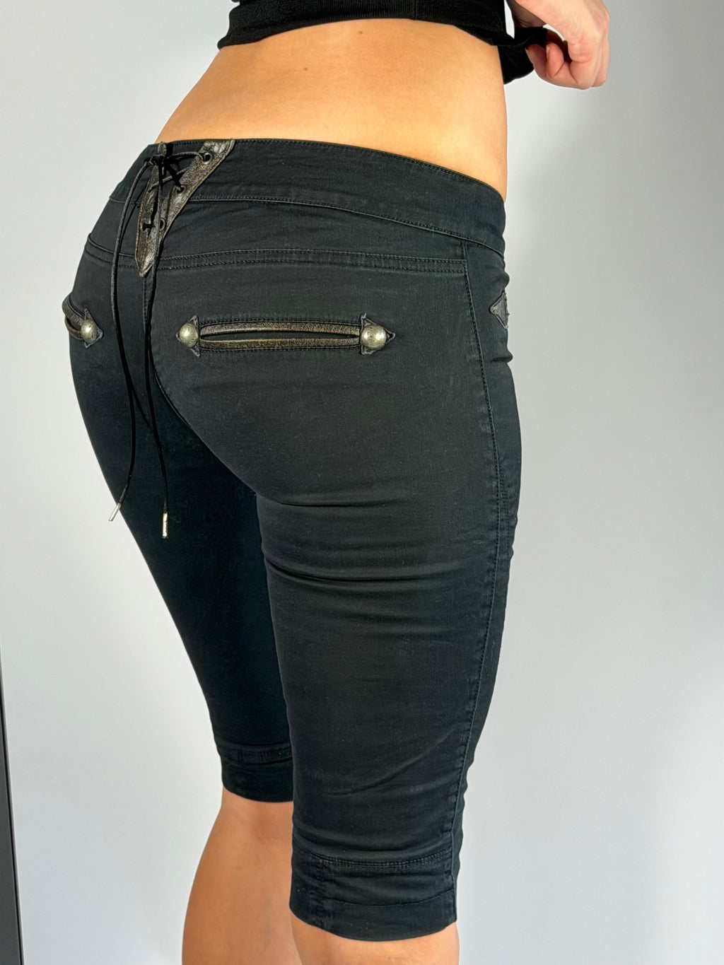 VINTAGE GUESS LOW RISE LACE BACK CAPRI PANTS