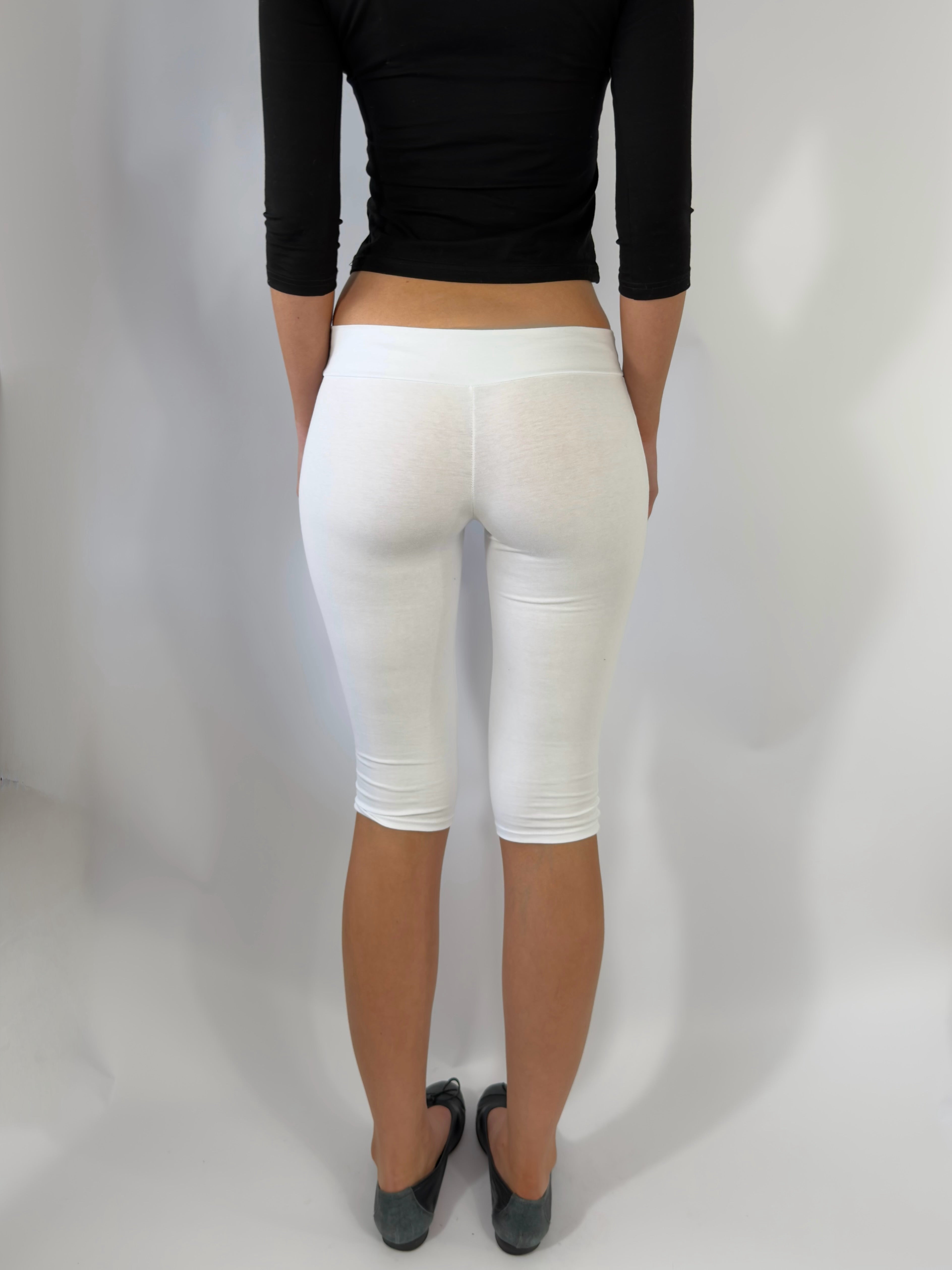 ULTRA LOW RISE CAPRI PANTS IN WHITE