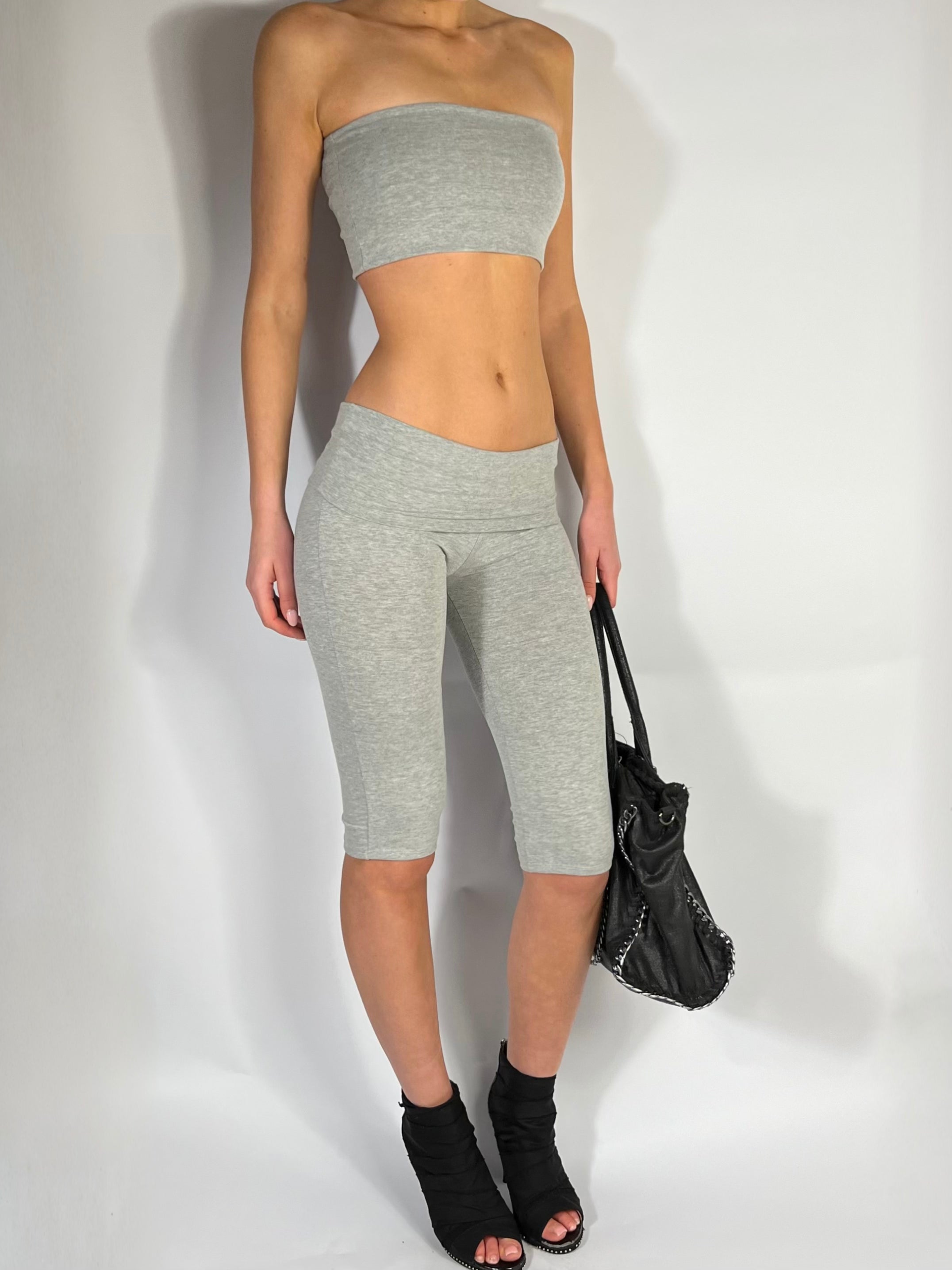 黑色七分褲與抹胸套裝