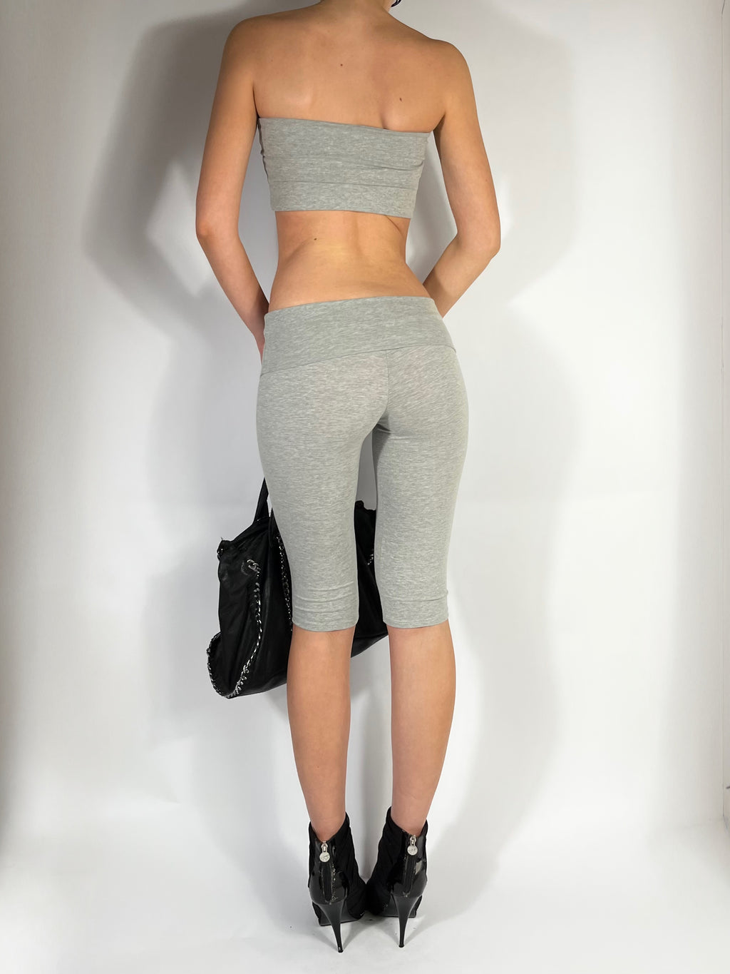 黑色七分褲與抹胸套裝