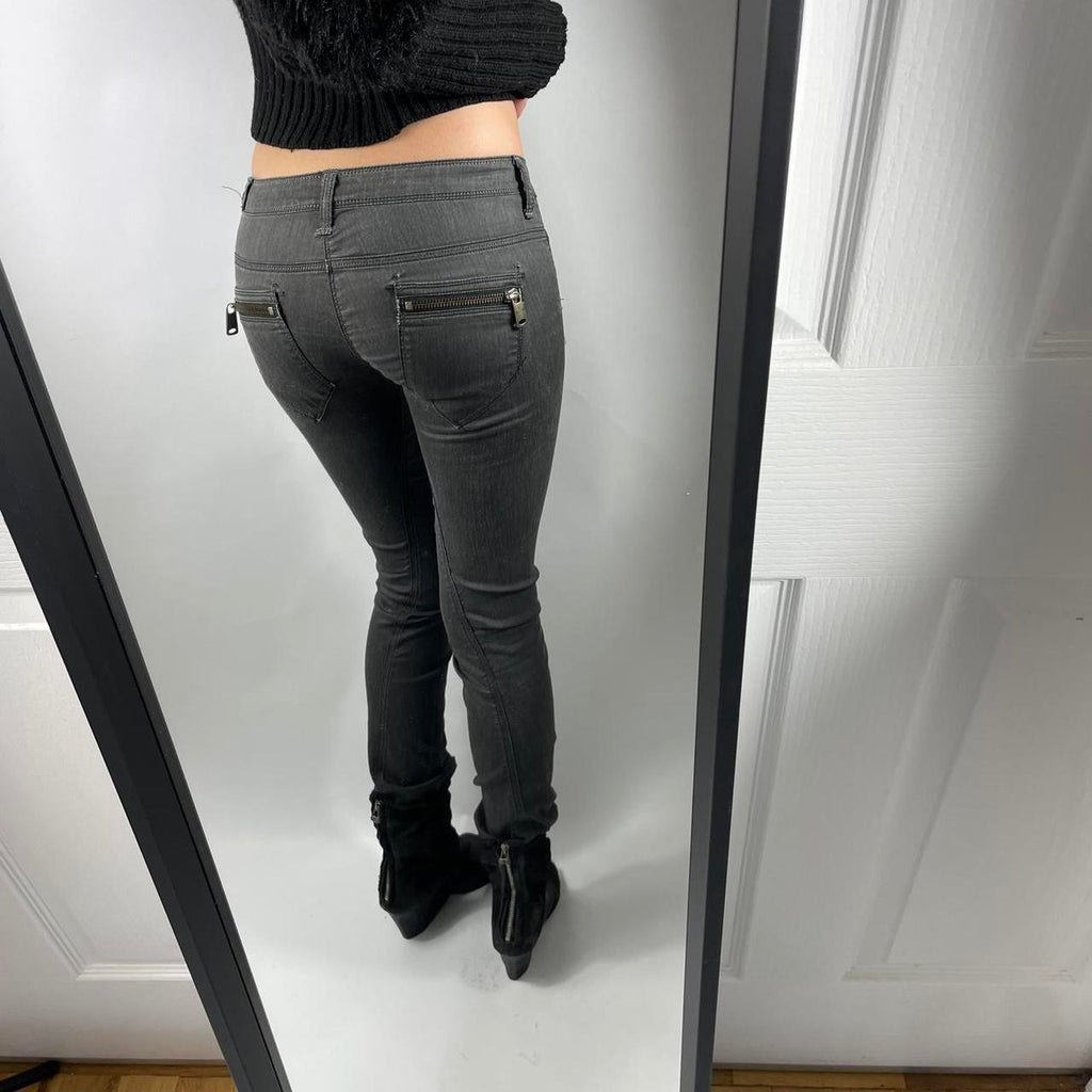 VINTAGE 2004 GUESS LOW RISE JEANS SIZE 28