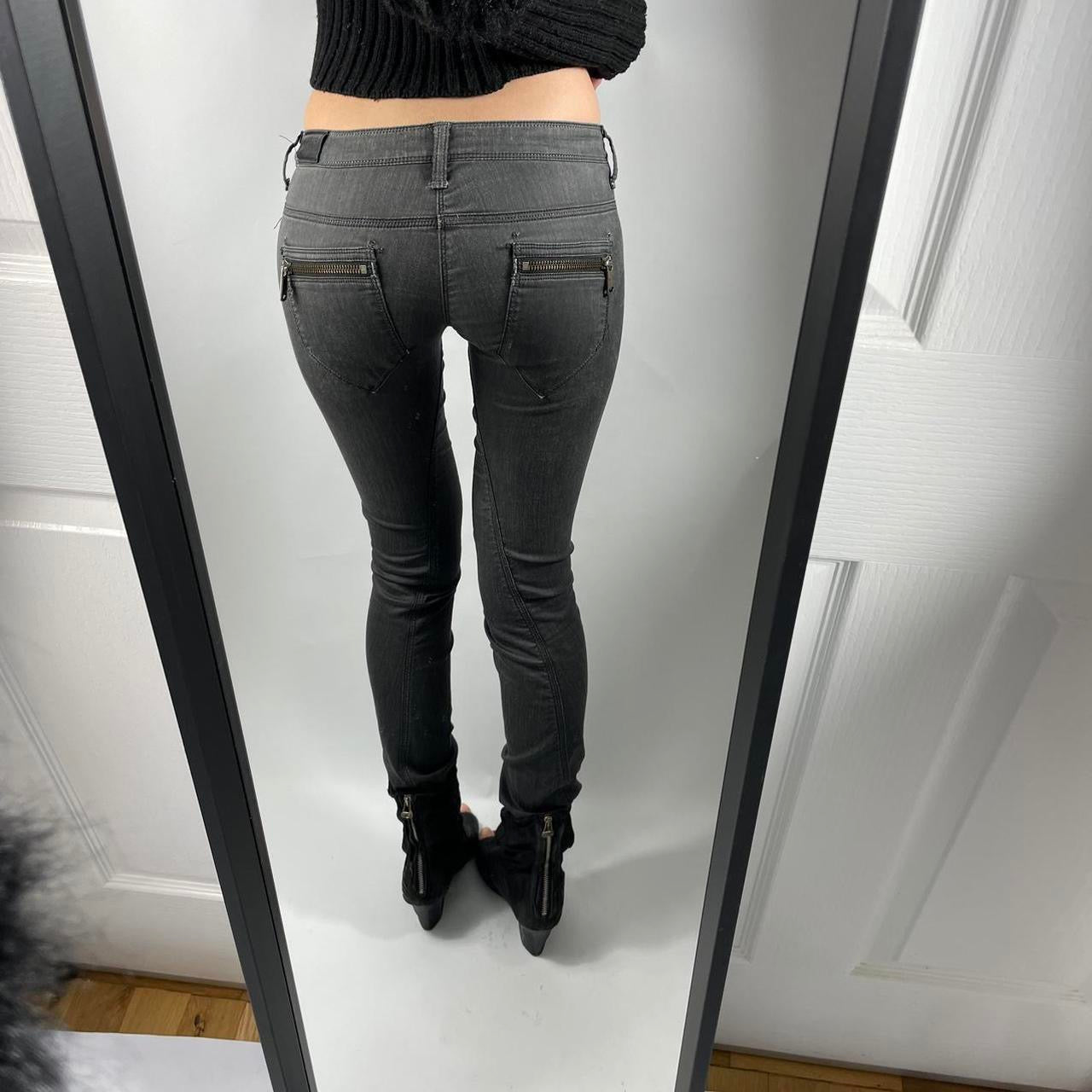 VINTAGE 2004 GUESS LOW RISE JEANS SIZE 28