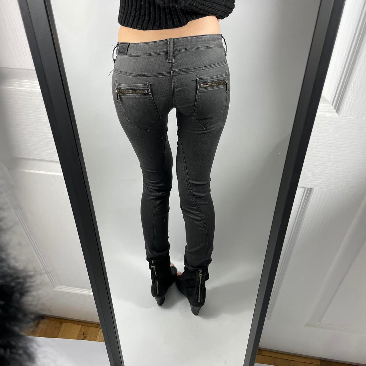 VINTAGE 2004 GUESS LOW RISE JEANS SIZE 28