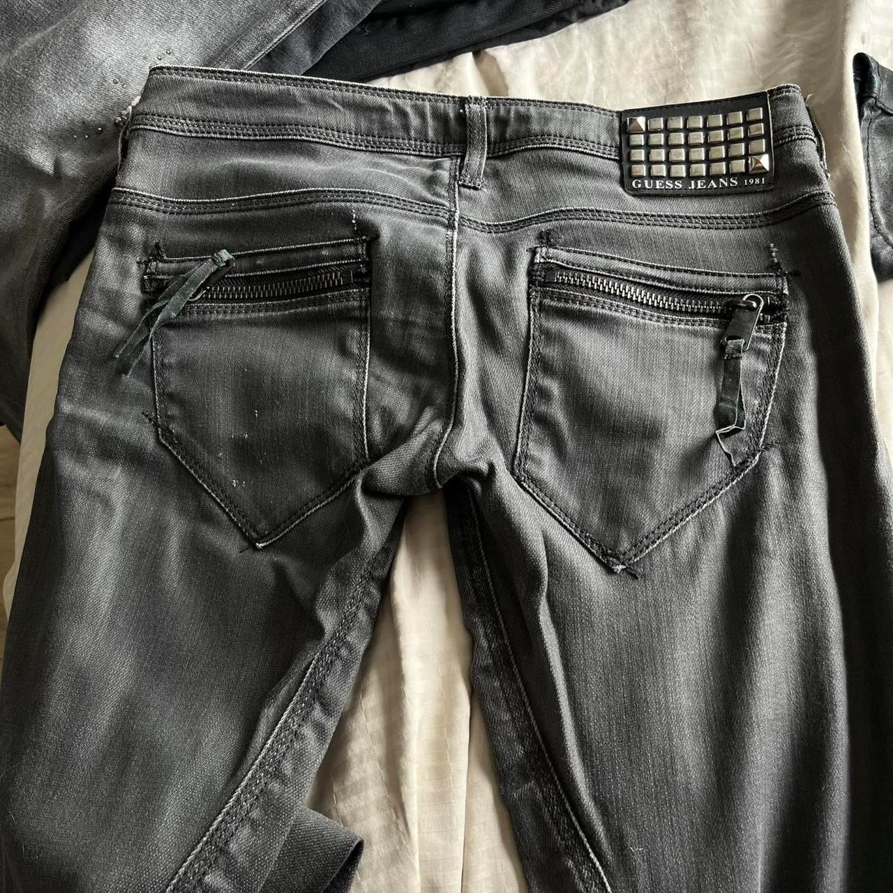 VINTAGE 2004 GUESS LOW RISE JEANS SIZE 28