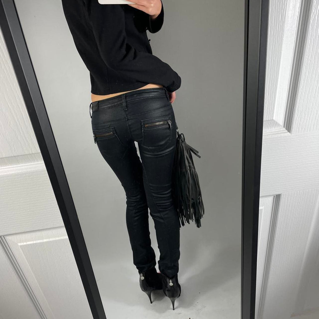 VINTAGE 2004 GUESS LOW RISE JEANS SIZE 30