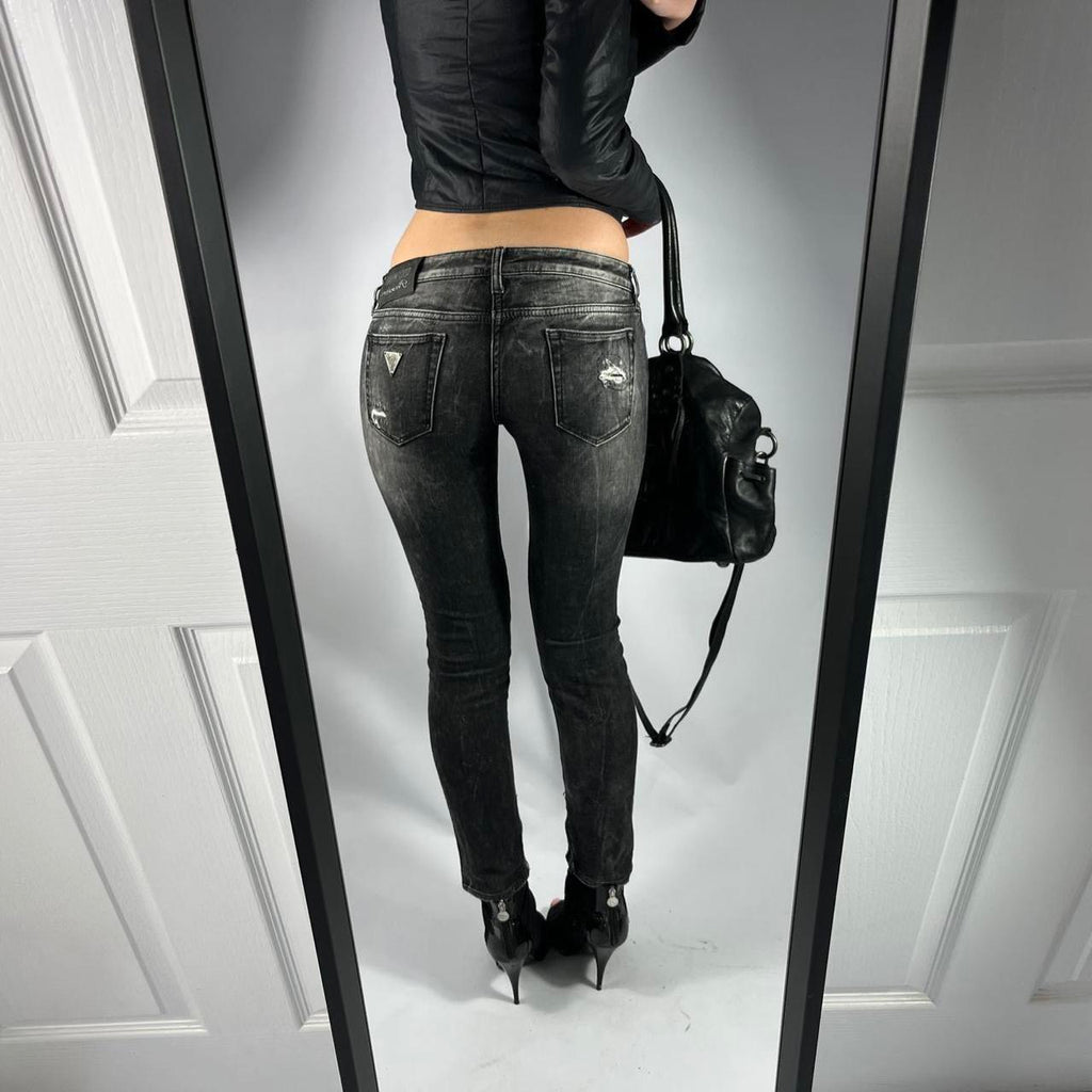 VINTAGE GUESS PREMIUM RIPPED LOW RISE JEANS