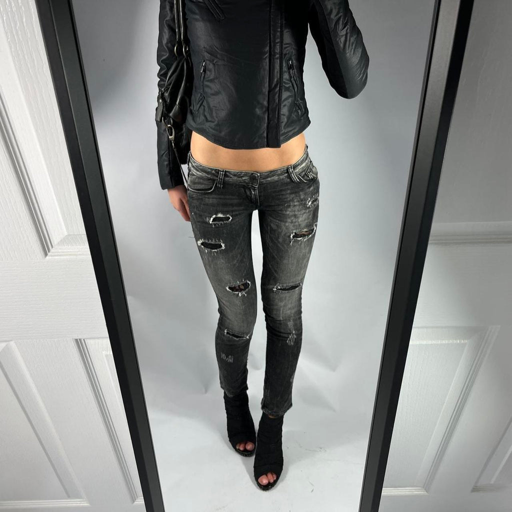 VINTAGE GUESS PREMIUM RIPPED LOW RISE JEANS