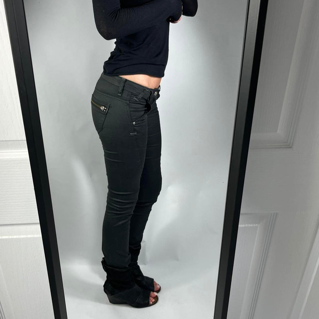 VINTAGE GUESS ROCKET LOW RISE JEANS BNWT