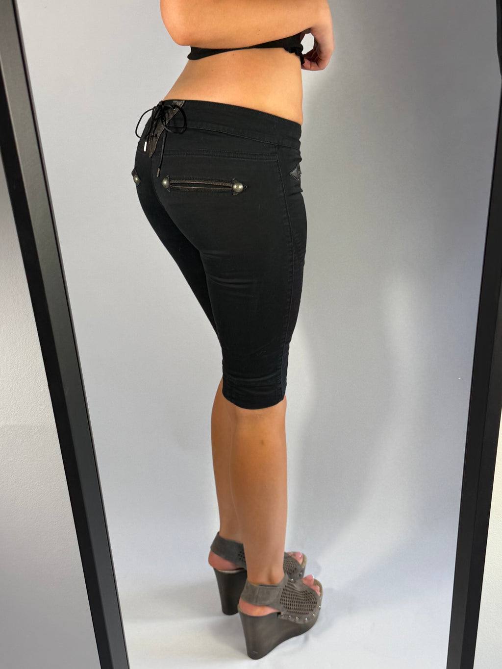 VINTAGE GUESS LOW RISE LACE BACK CAPRI PANTS