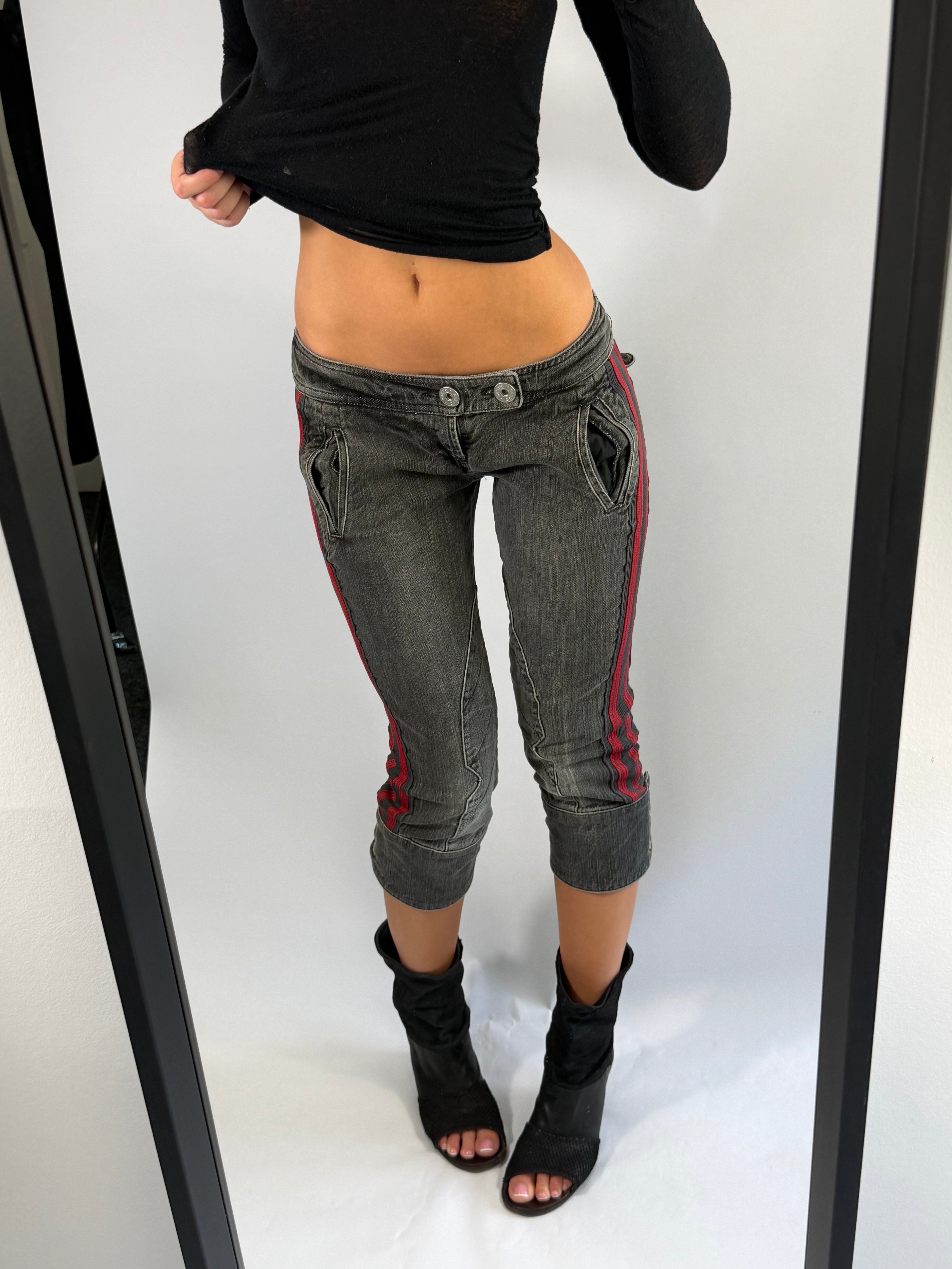 VINTAGE GUESS LOW RISE CAPRI PANTS