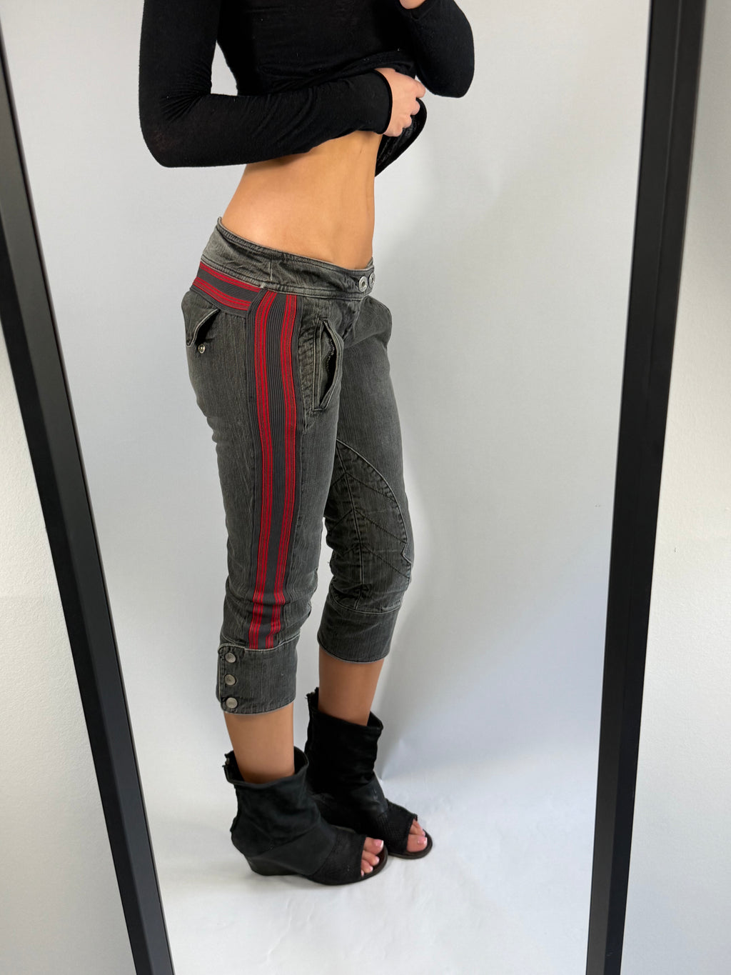 VINTAGE GUESS LOW RISE CAPRI PANTS