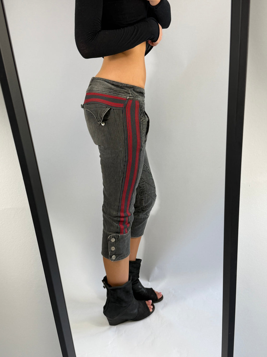 VINTAGE GUESS LOW RISE CAPRI PANTS