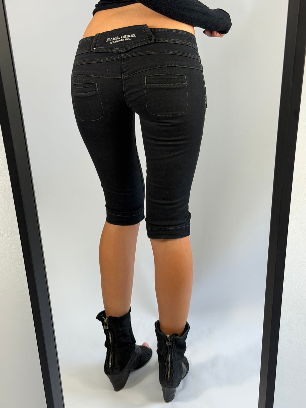 VINTAGE GUESS PREMIUM ULTRA LOW RISE CAPRI PANTS IN BLACK