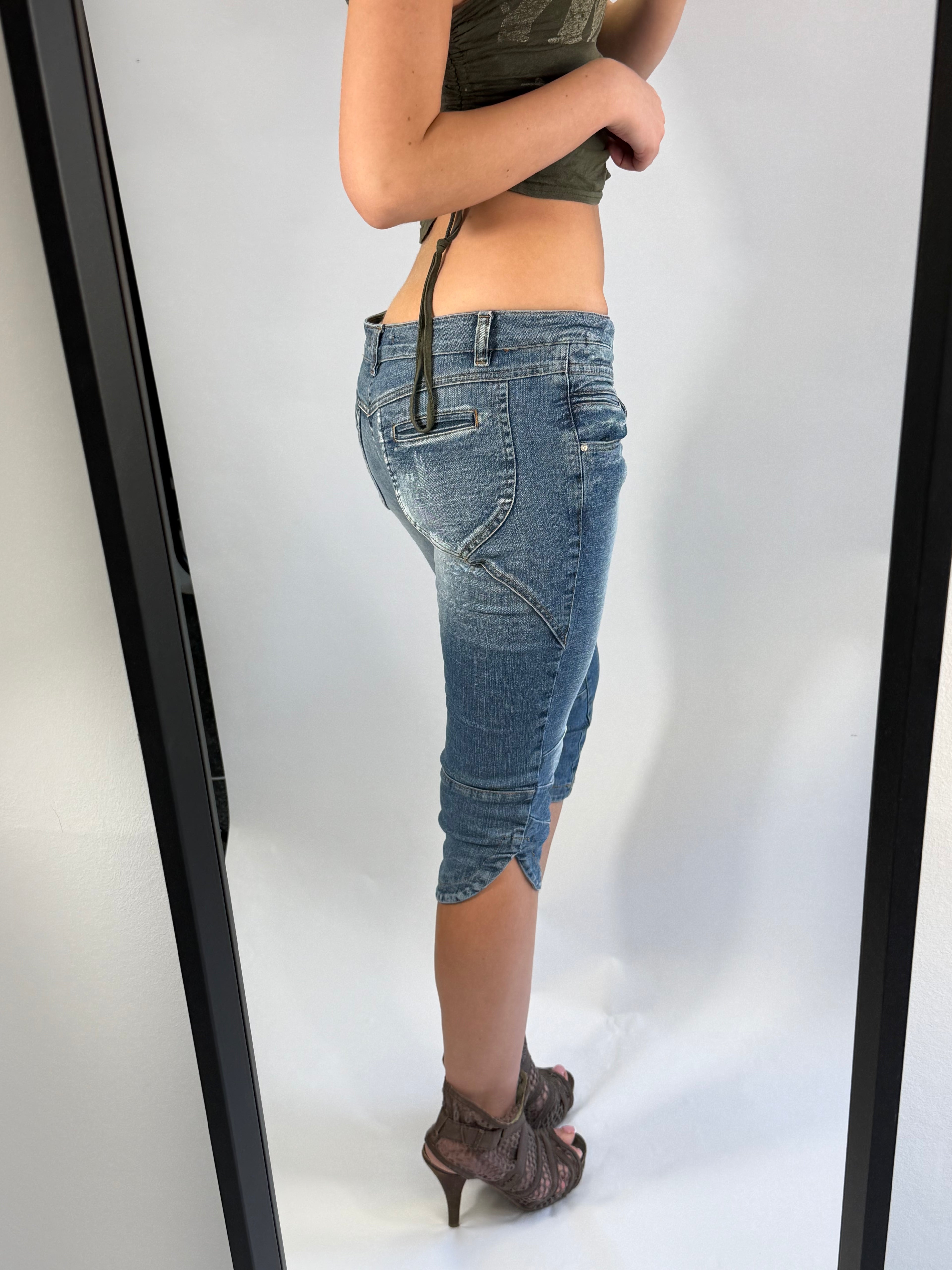 VINTAGE DENIM LOW RISE CAPRI PANTS