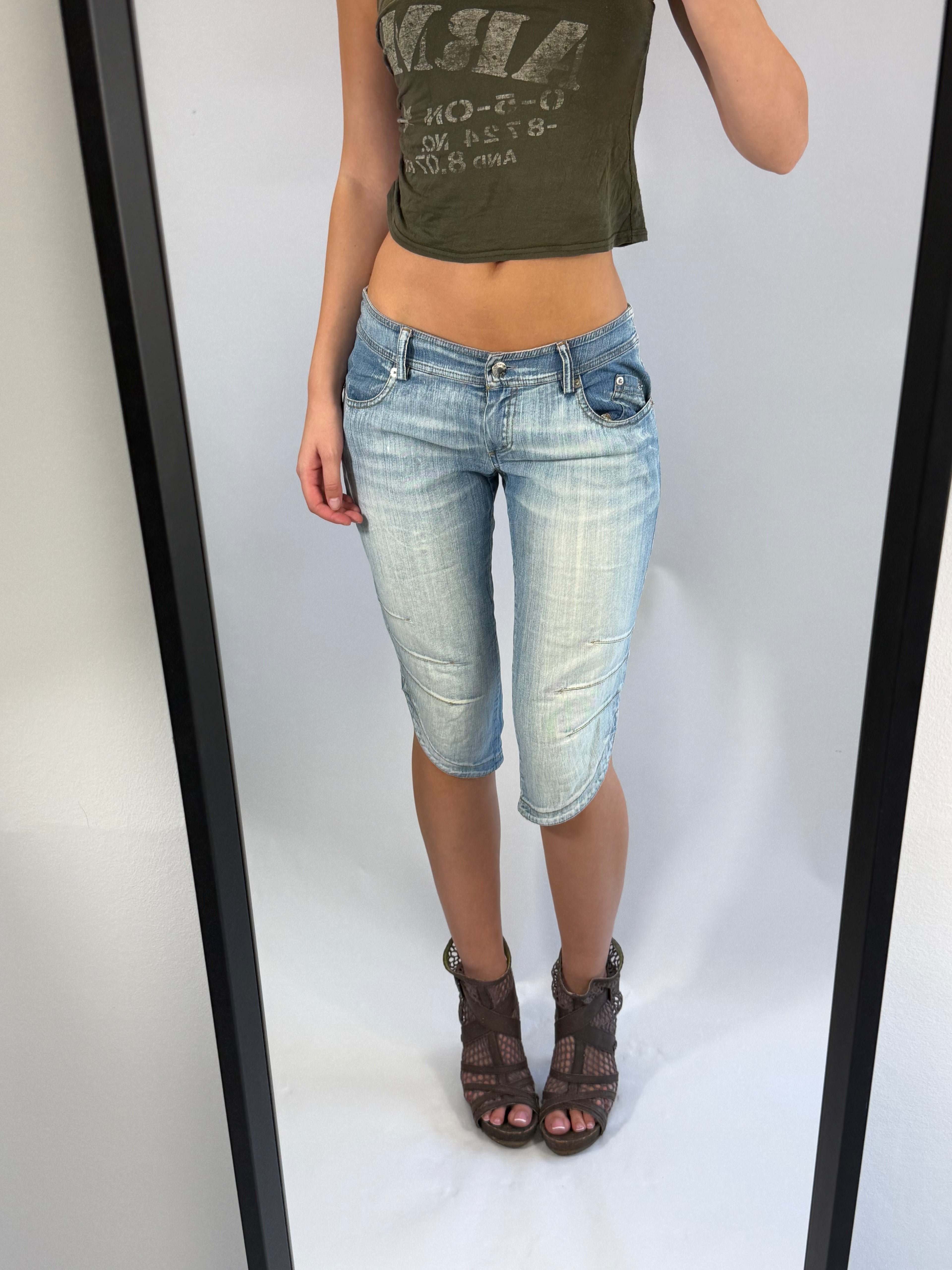 VINTAGE DENIM LOW RISE CAPRI PANTS