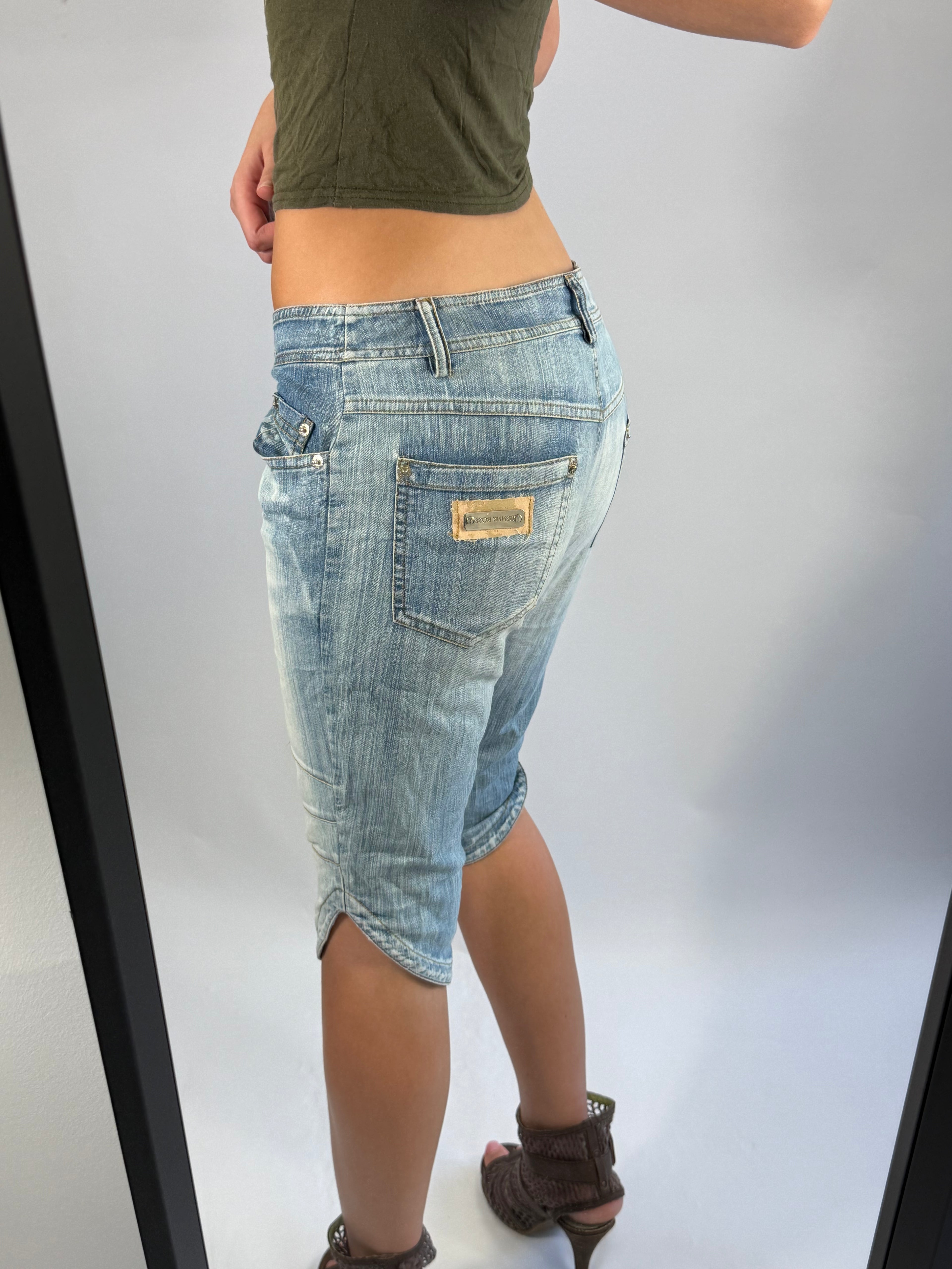VINTAGE DENIM LOW RISE CAPRI PANTS
