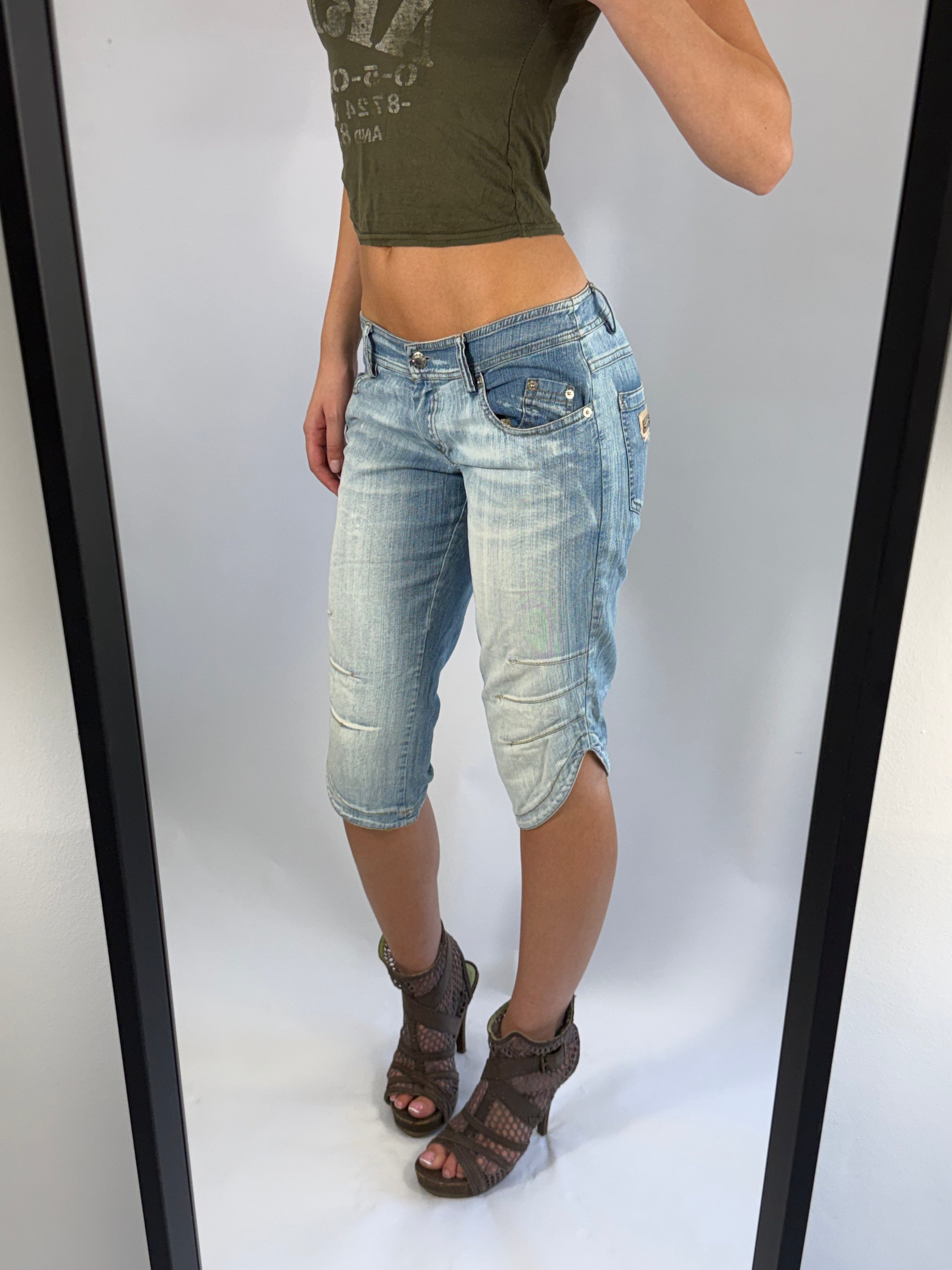 VINTAGE DENIM LOW RISE CAPRI PANTS