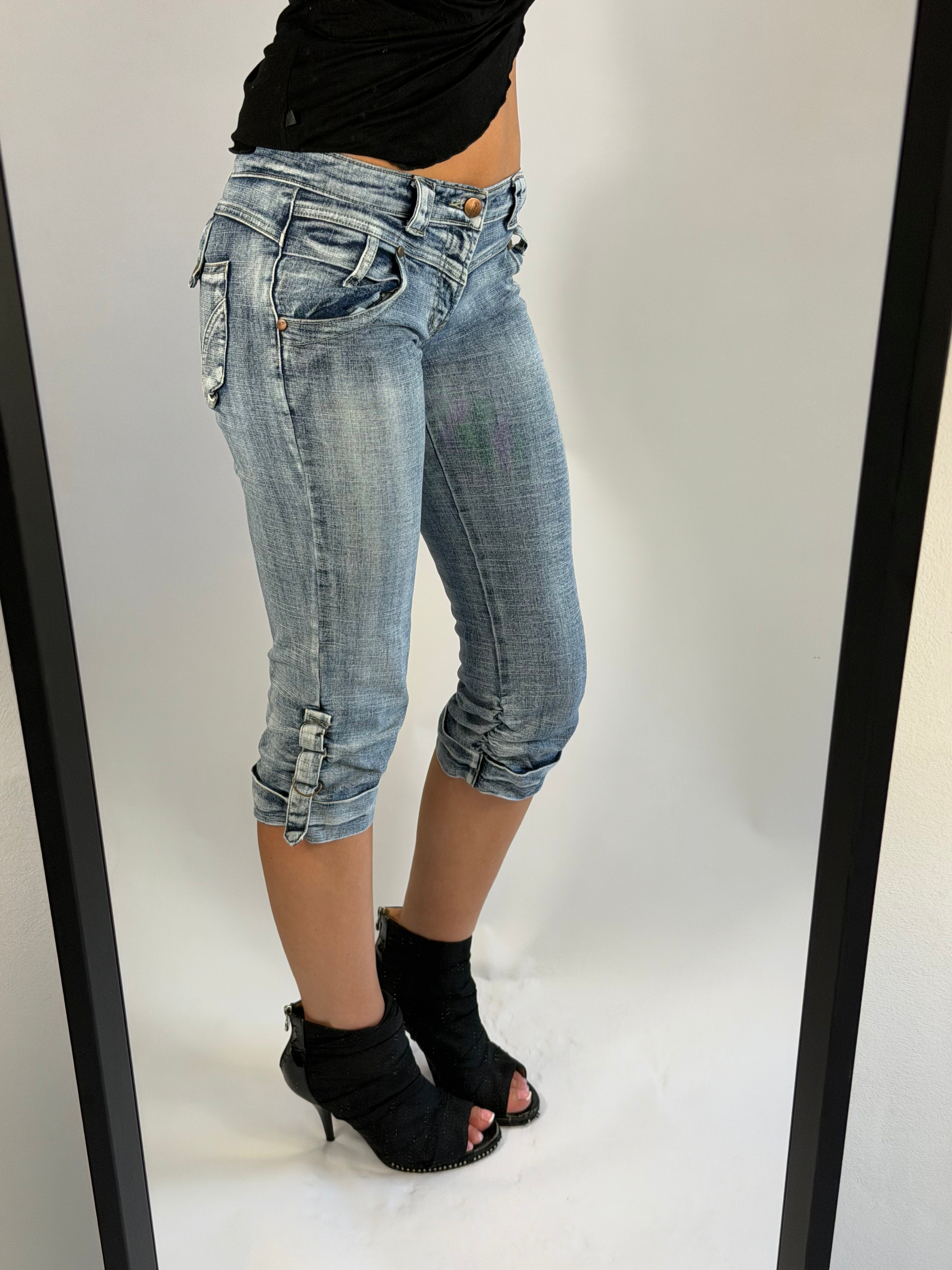 VINTAGE DENIM LOW RISE CAPRI PANTS