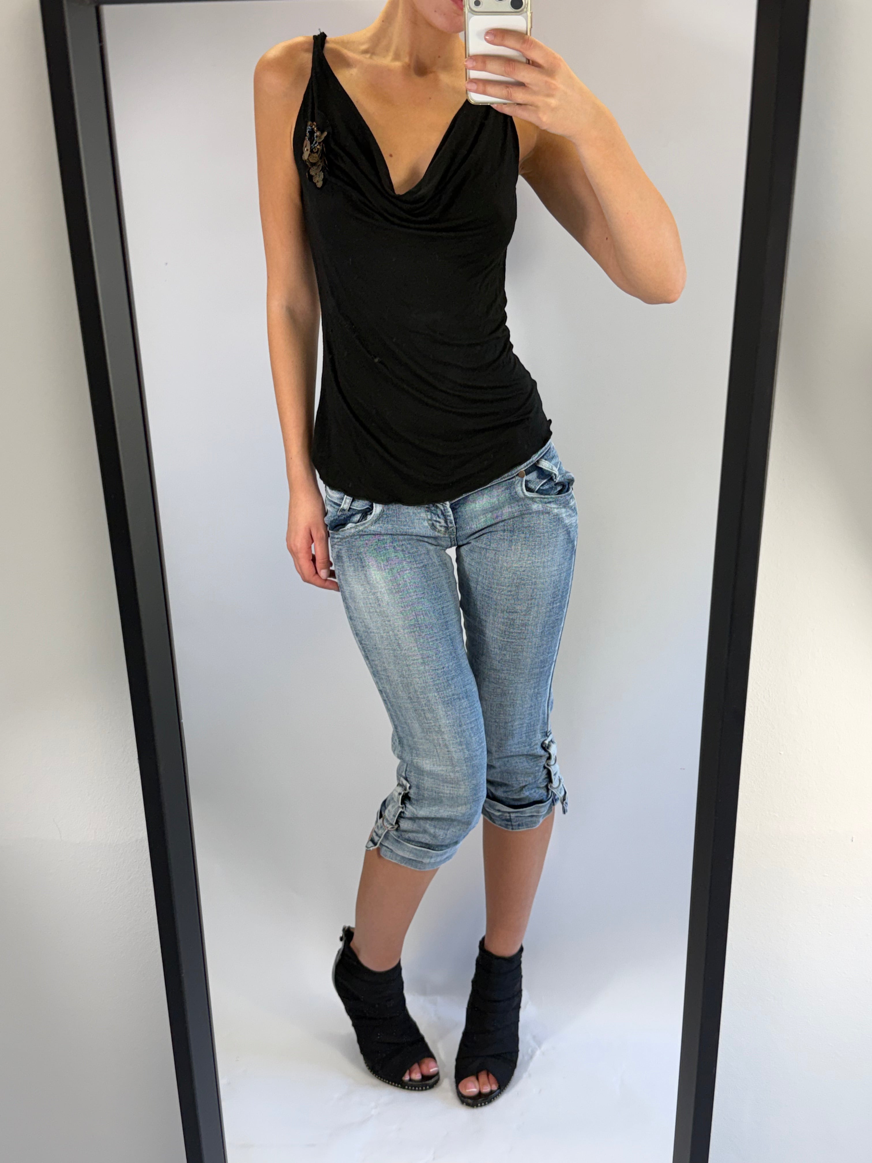VINTAGE DENIM LOW RISE CAPRI PANTS