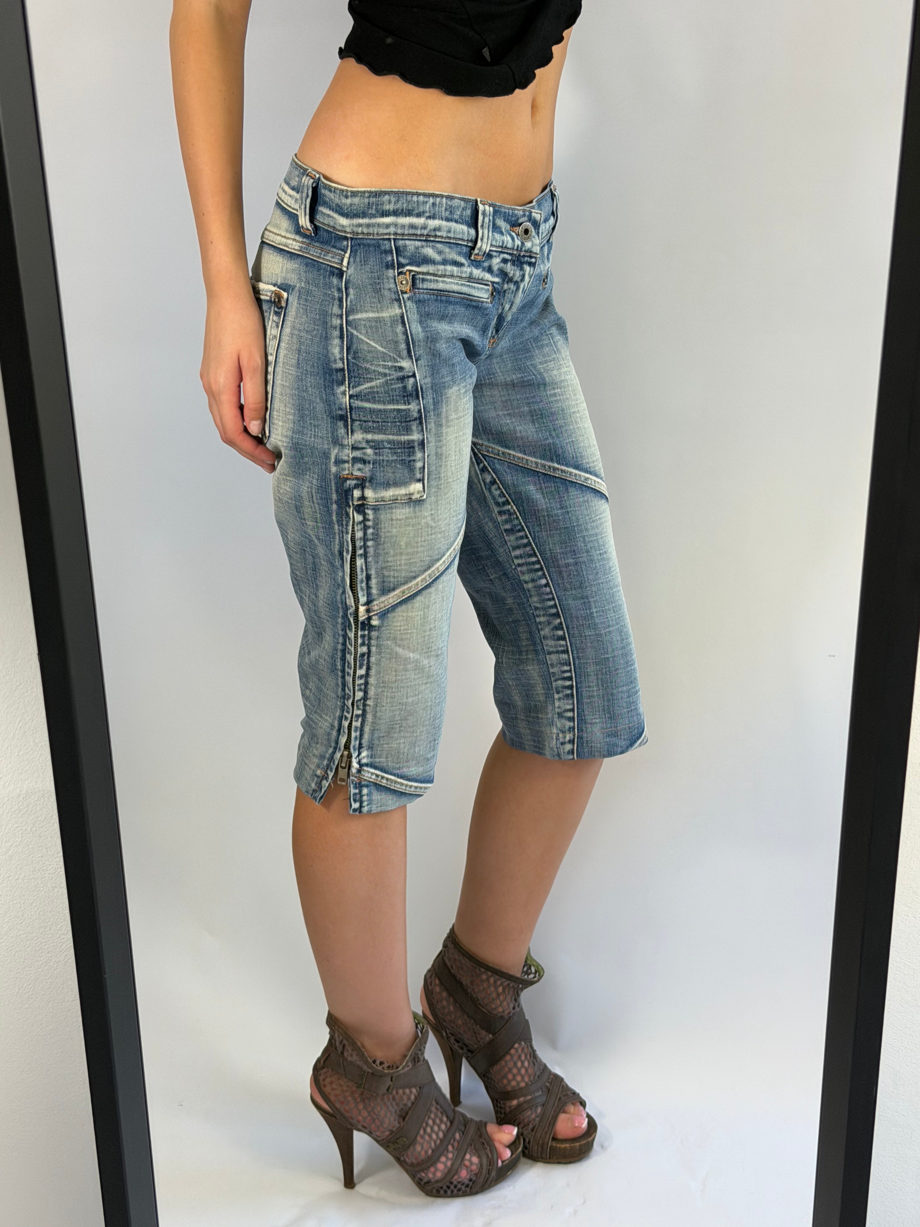 VINTAGE GUESS DENIM LOW RISE CAPRI PANTS