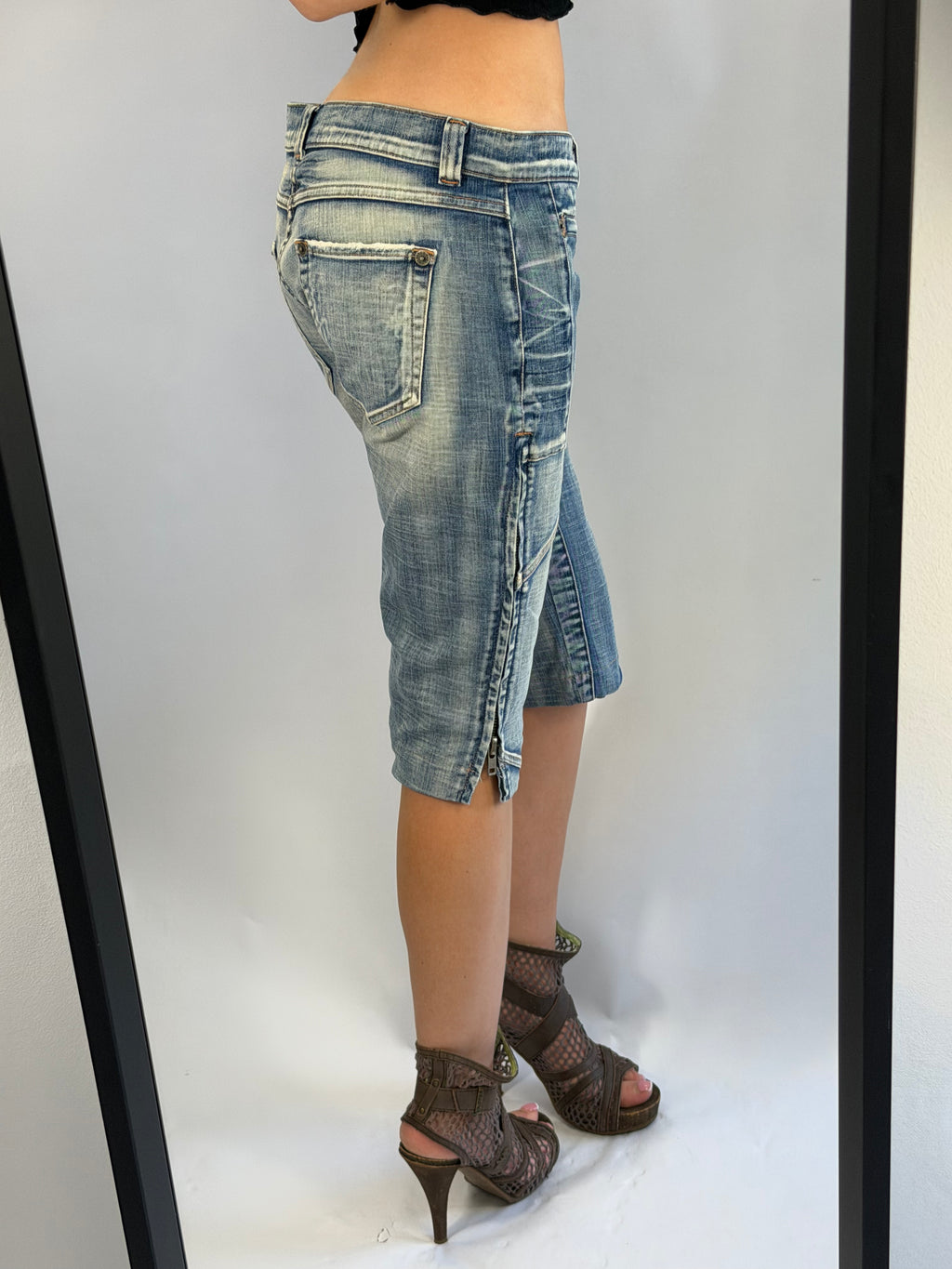 VINTAGE GUESS DENIM LOW RISE CAPRI PANTS