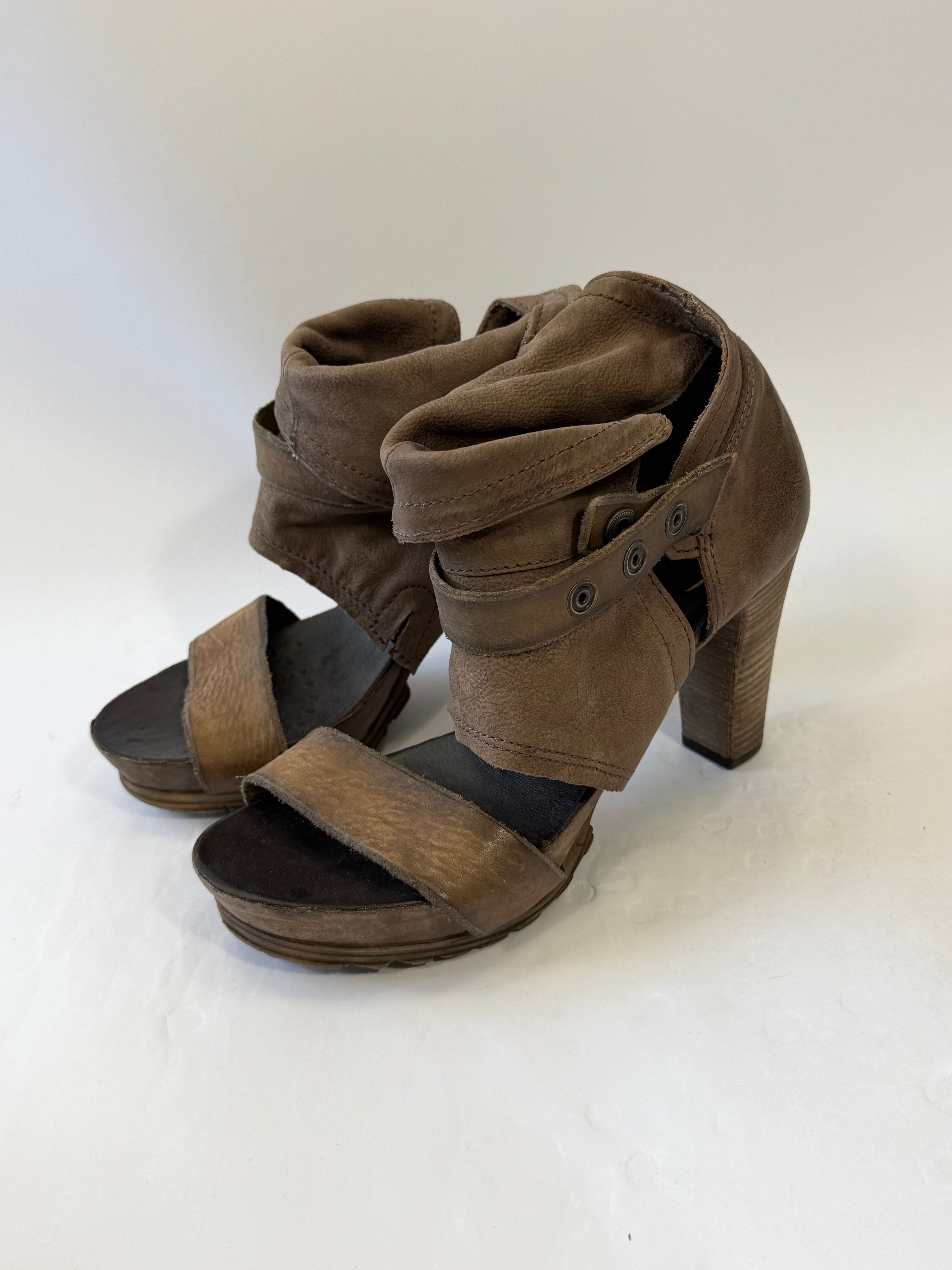 VINTAGE AS98 HEELS EU39