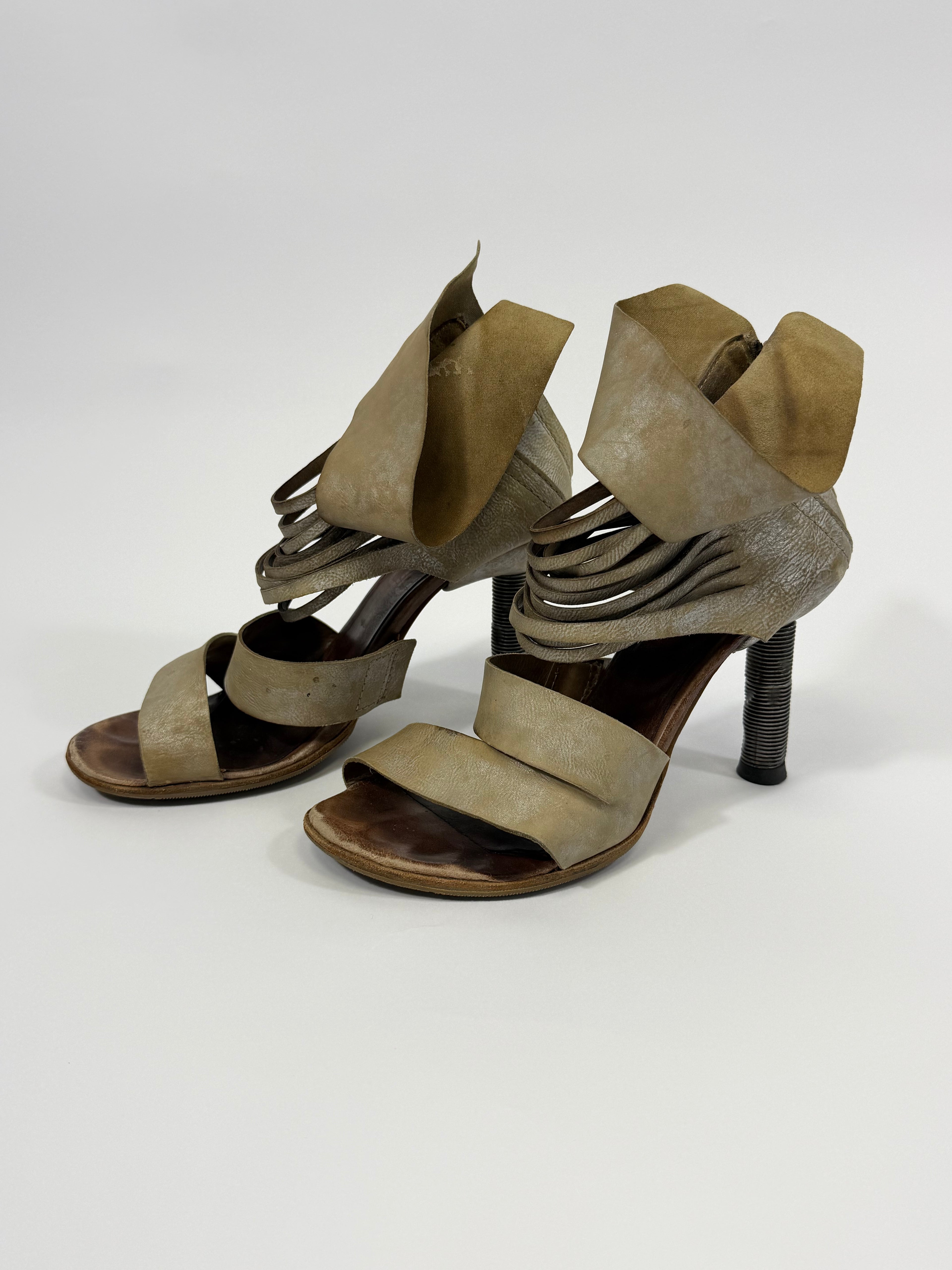 VINTAGE HEELS EU40