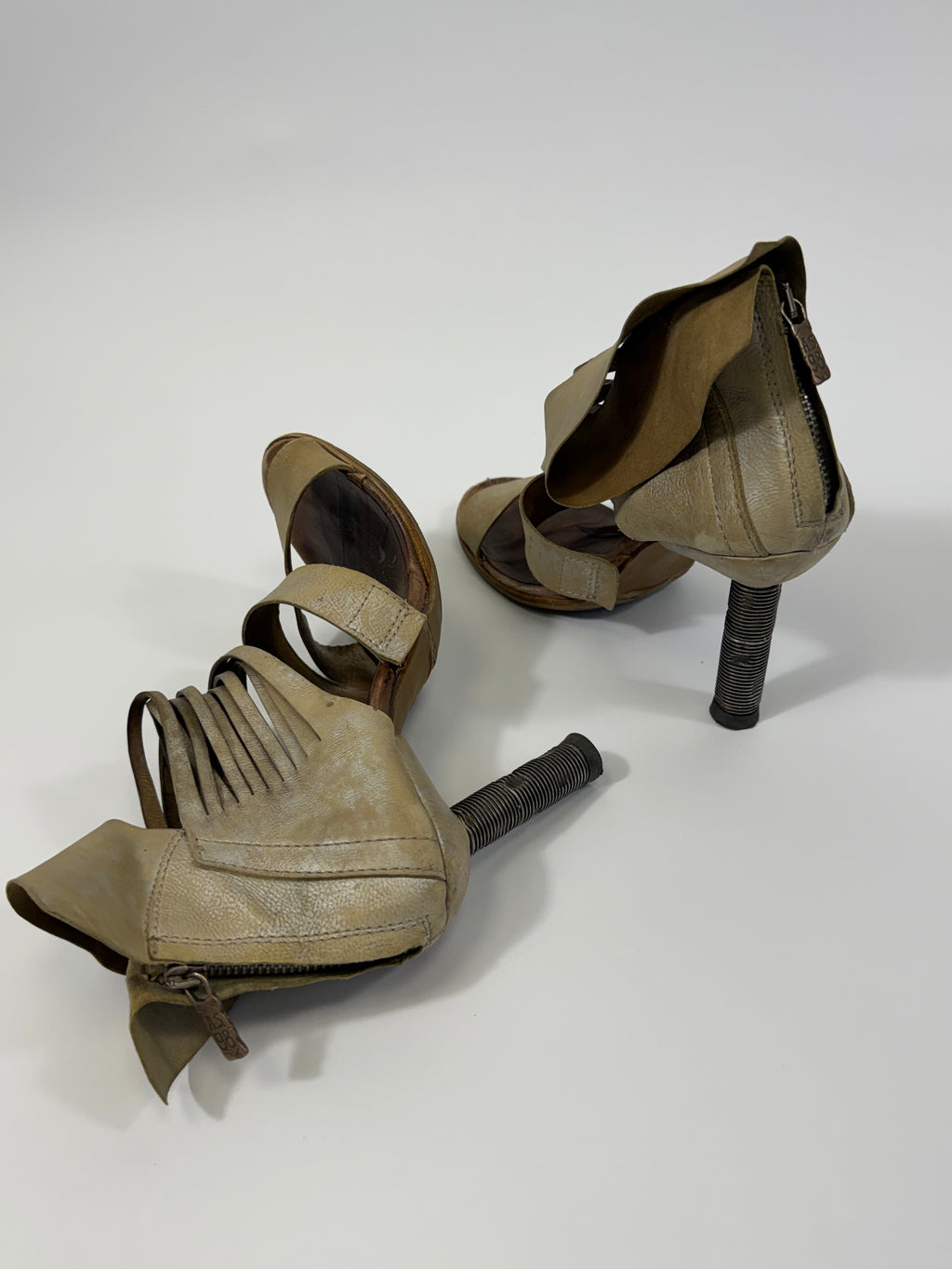 VINTAGE HEELS EU40