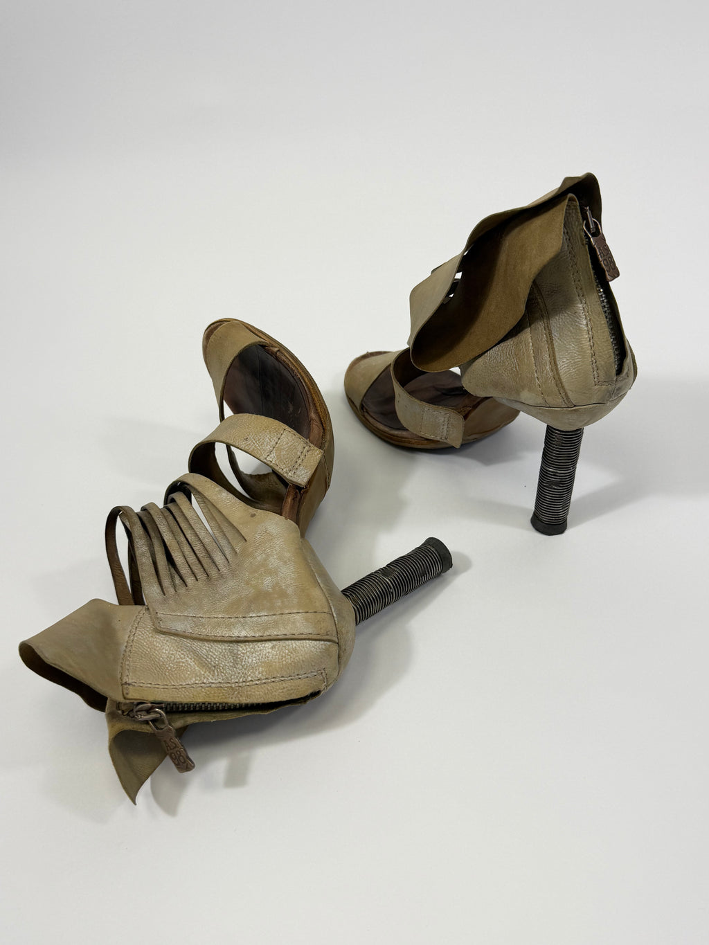 VINTAGE HEELS EU40