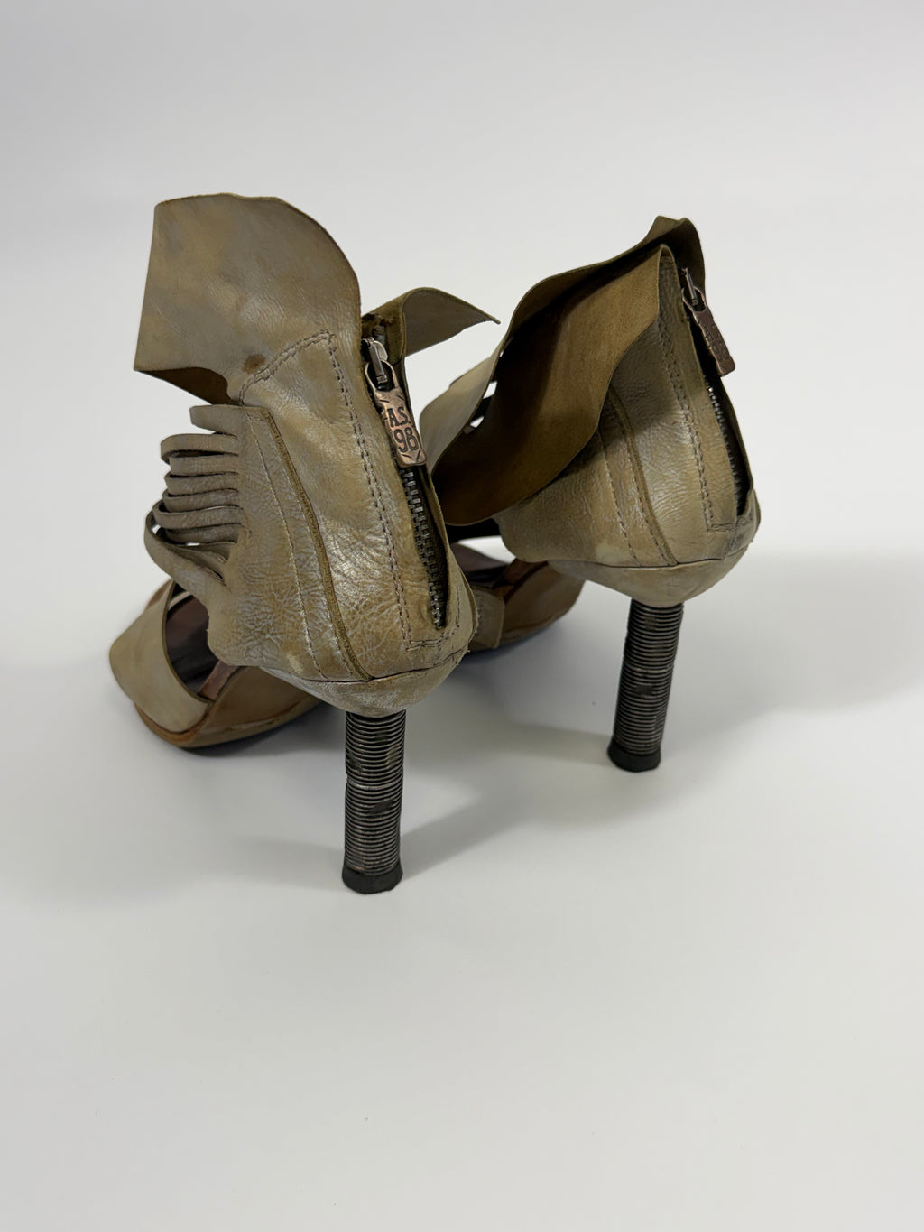 VINTAGE HEELS EU40