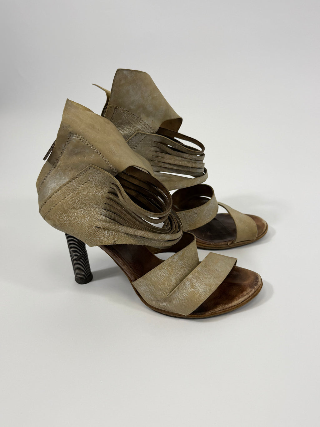 VINTAGE HEELS EU40