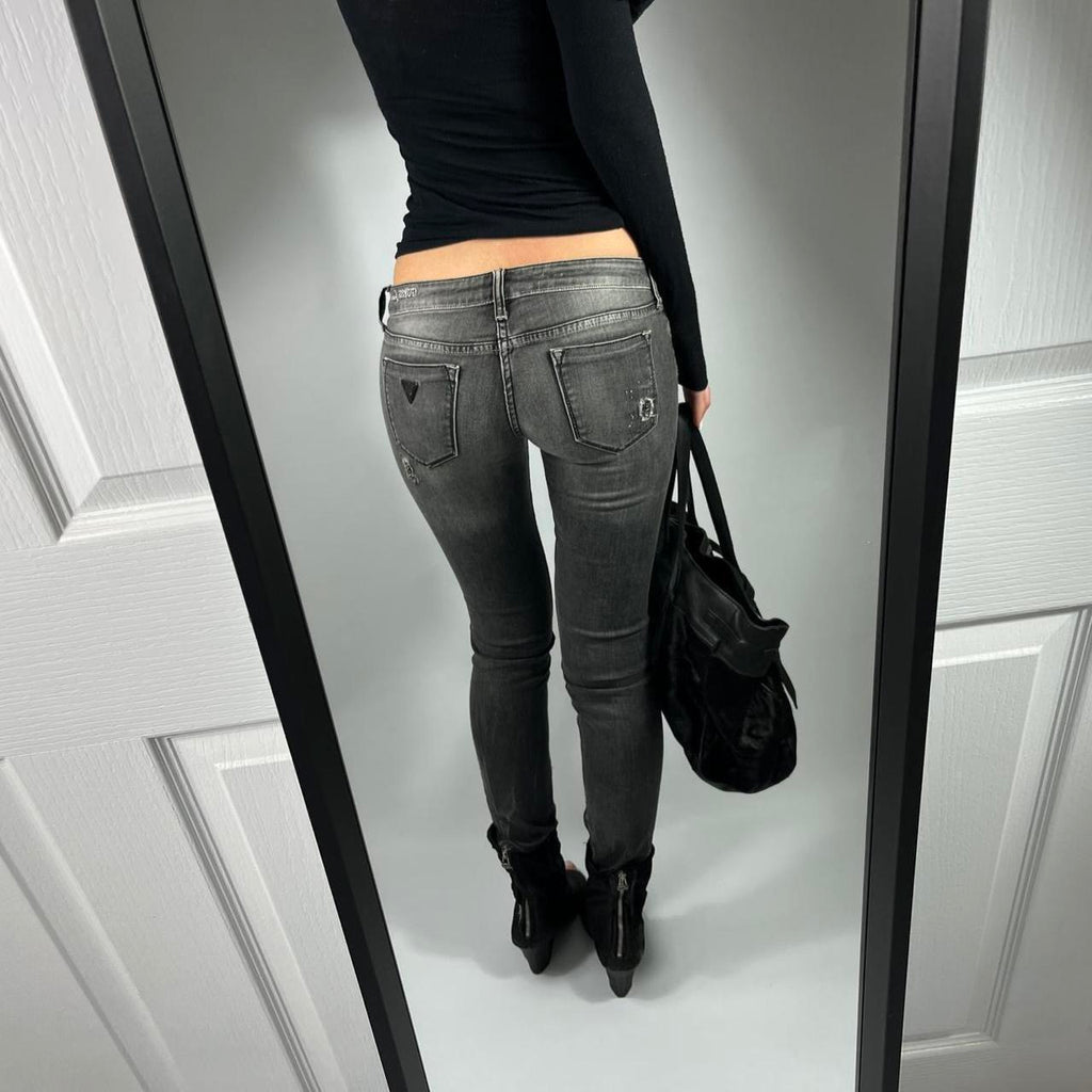 VINTAGE 2004 GUESS LOW RISE JEANS SIZE 29