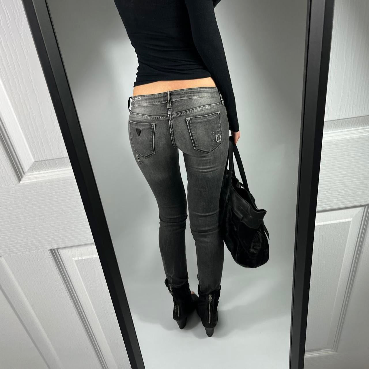 VINTAGE 2004 GUESS LOW RISE JEANS SIZE 29