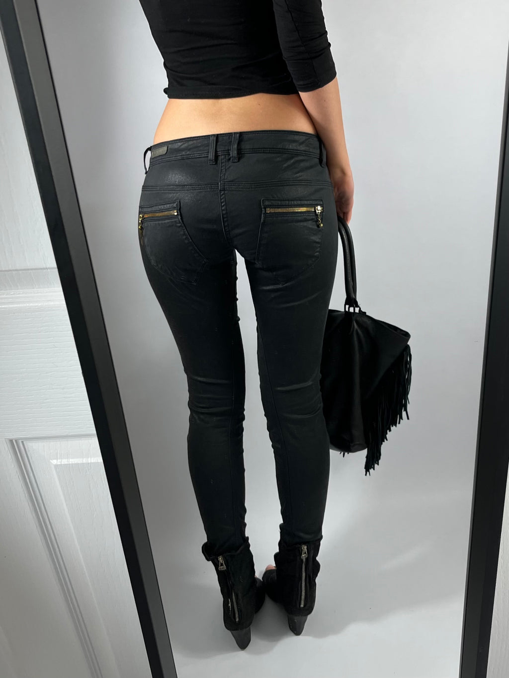 VINTAGE 2004 GUESS LOW RISE JEANS SIZE 29