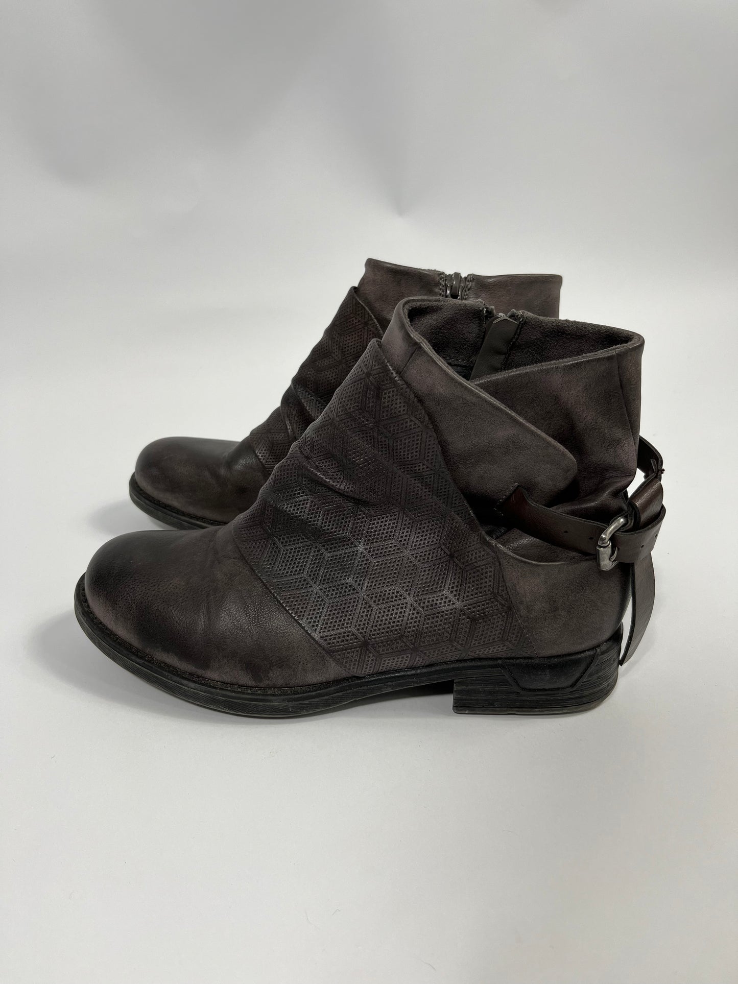 VINTAGE BOOTS EU40