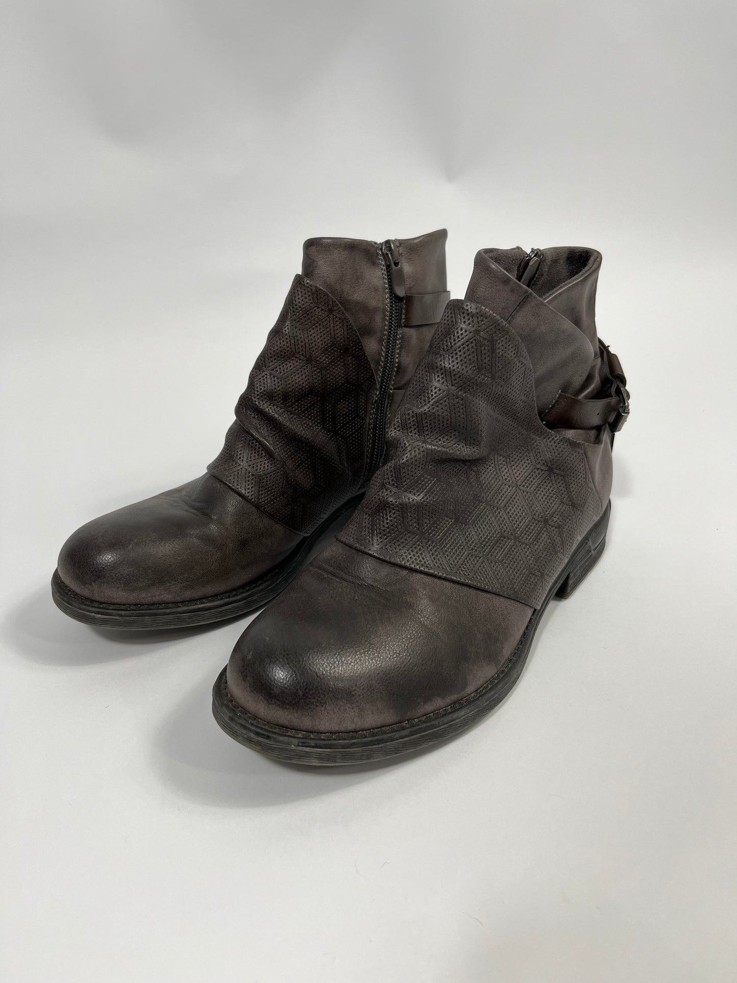 VINTAGE BOOTS EU40