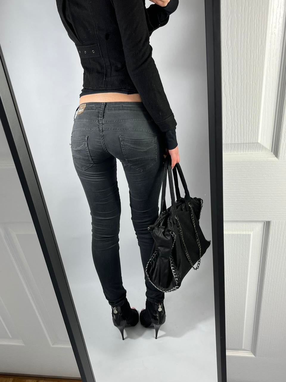 VINTAGE ULTRA LOW RISE RIPPED JEANS
