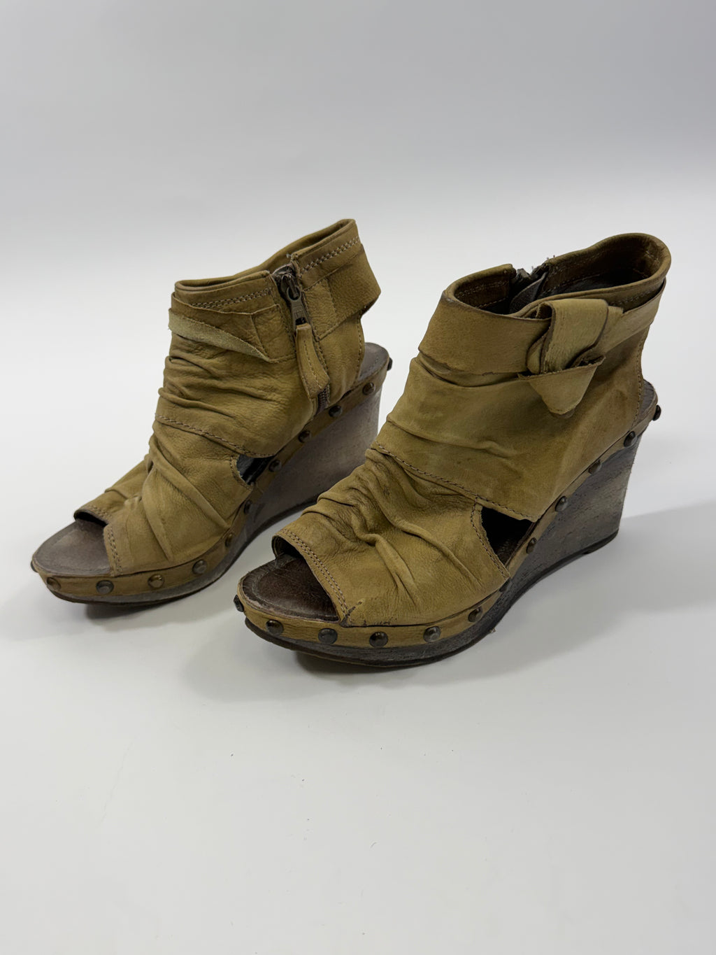 VINTAGE WEDGE HEELS EU39