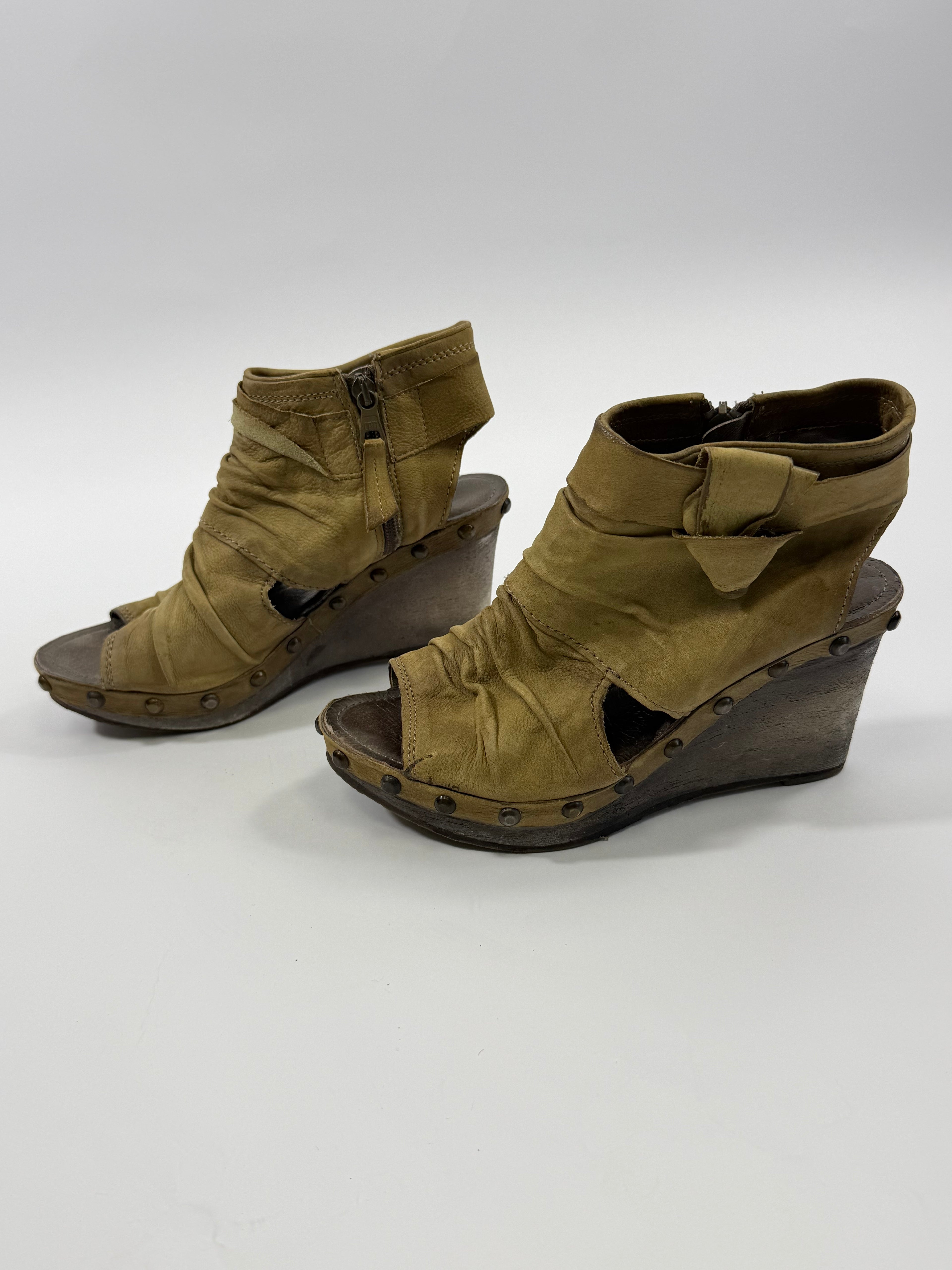 VINTAGE WEDGE HEELS EU39