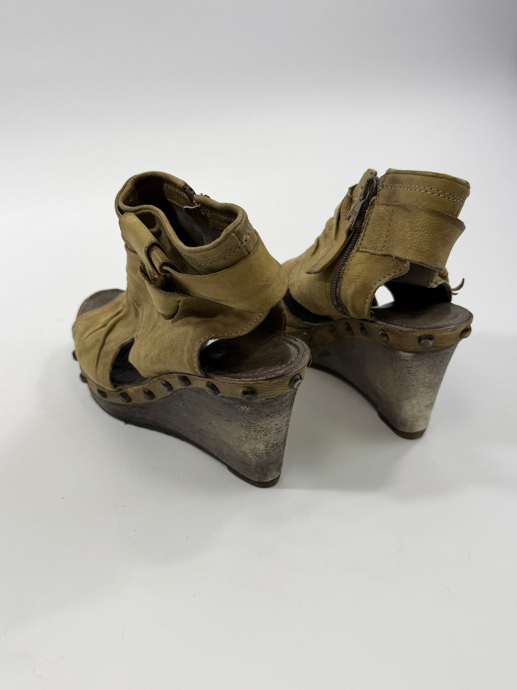 VINTAGE WEDGE HEELS EU39