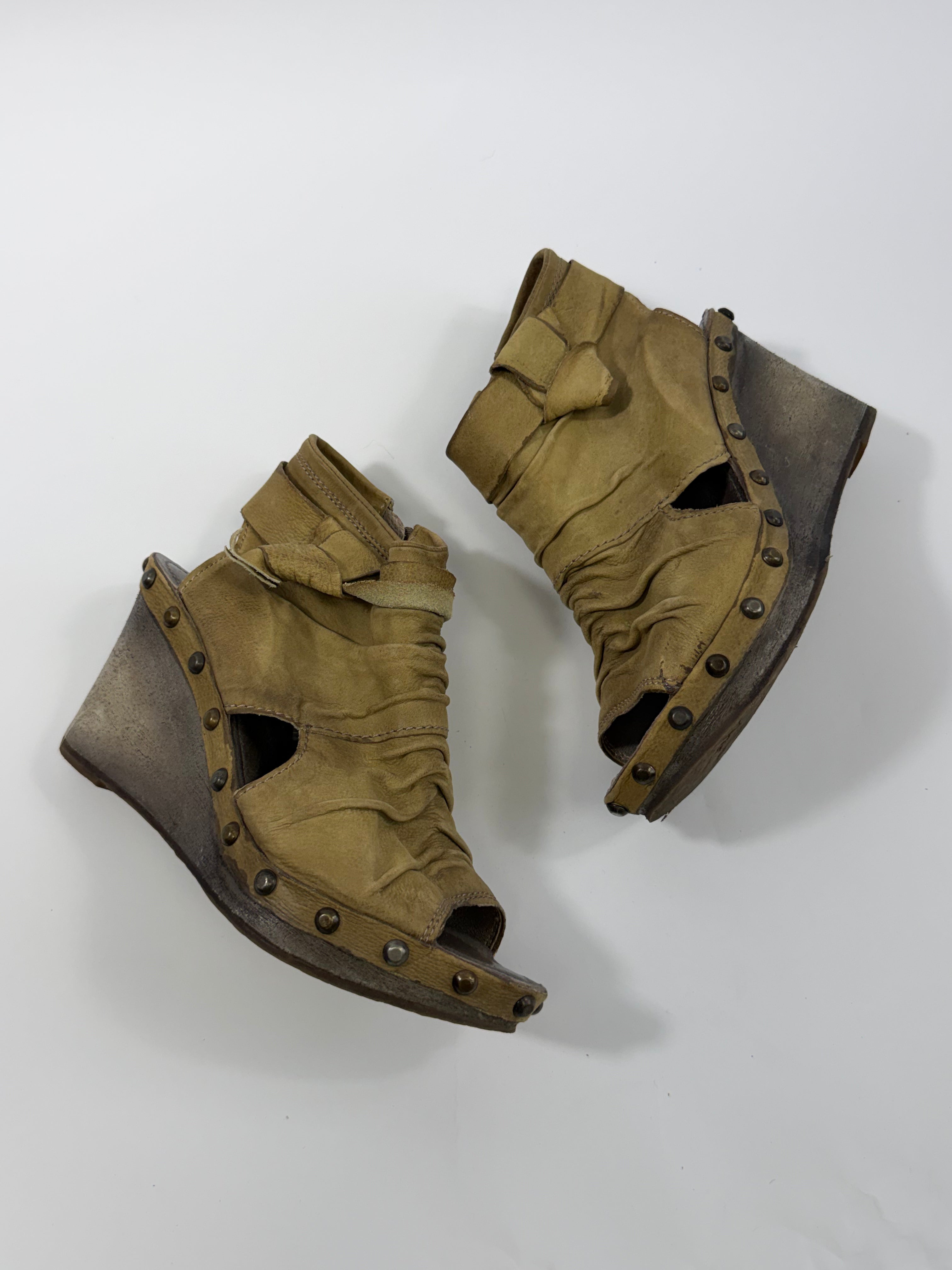 VINTAGE WEDGE HEELS EU39