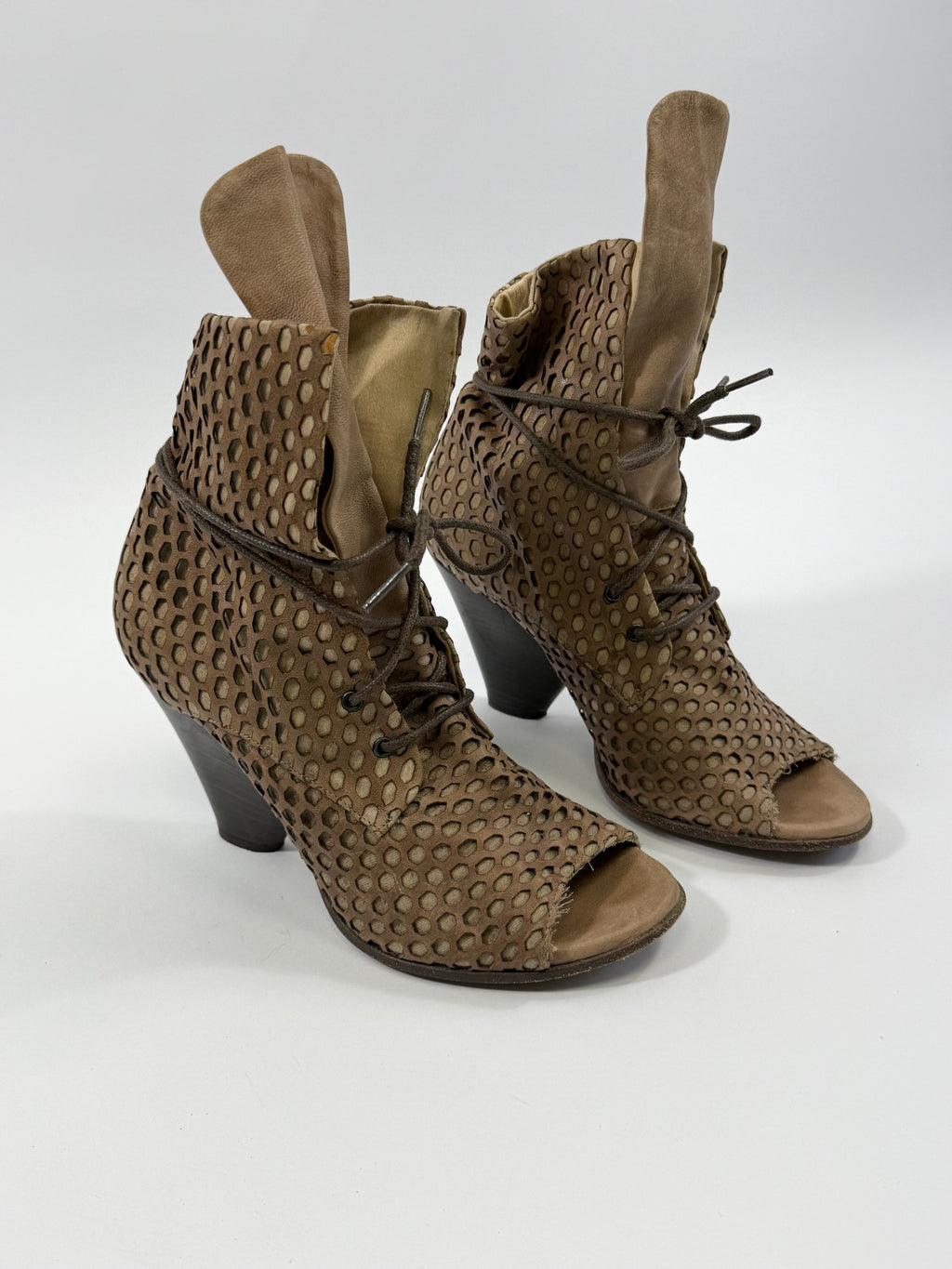 VINTAGE HEELS EU38