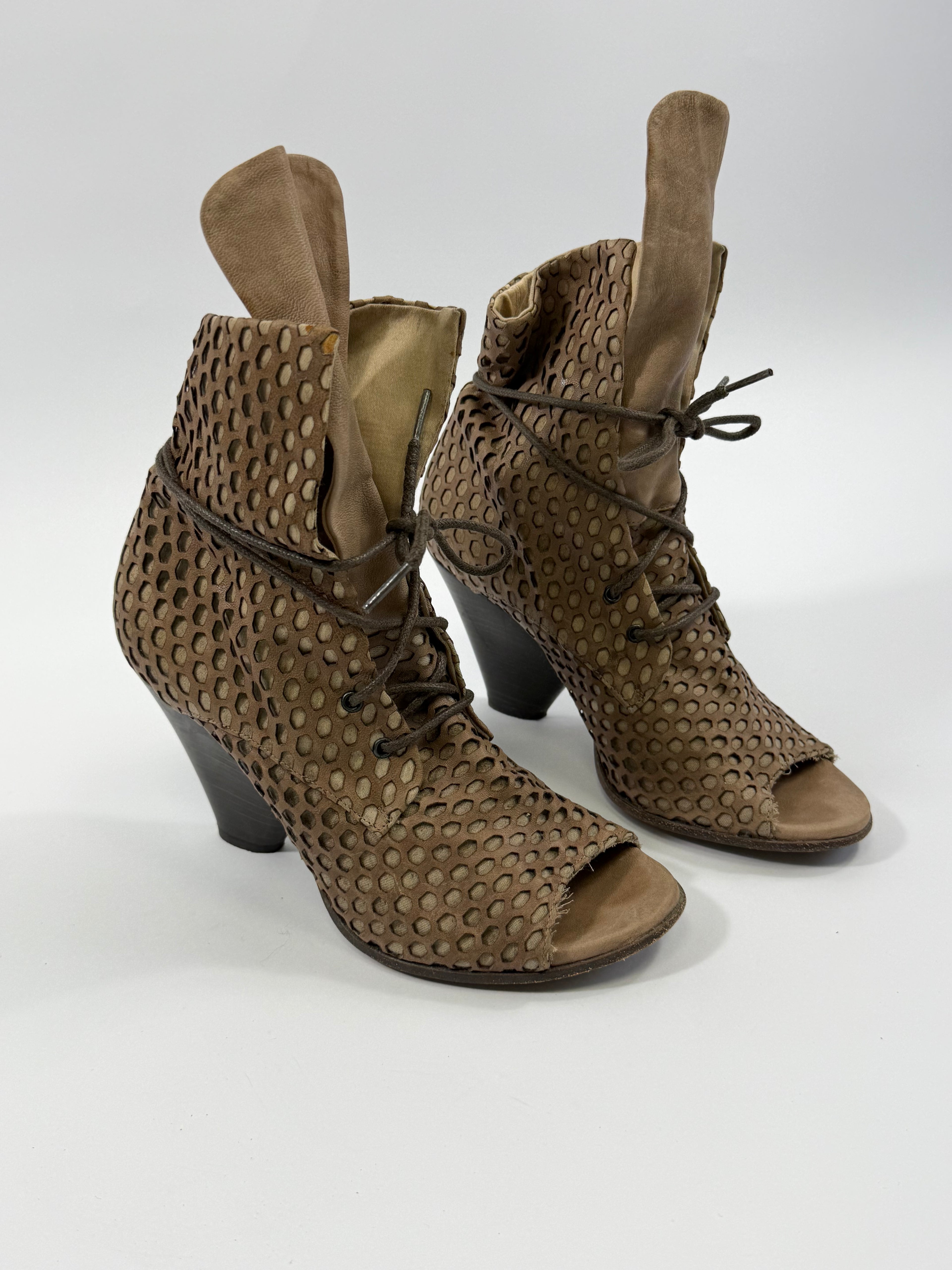 VINTAGE HEELS EU38