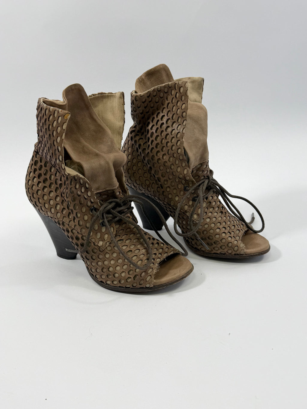 VINTAGE HEELS EU38