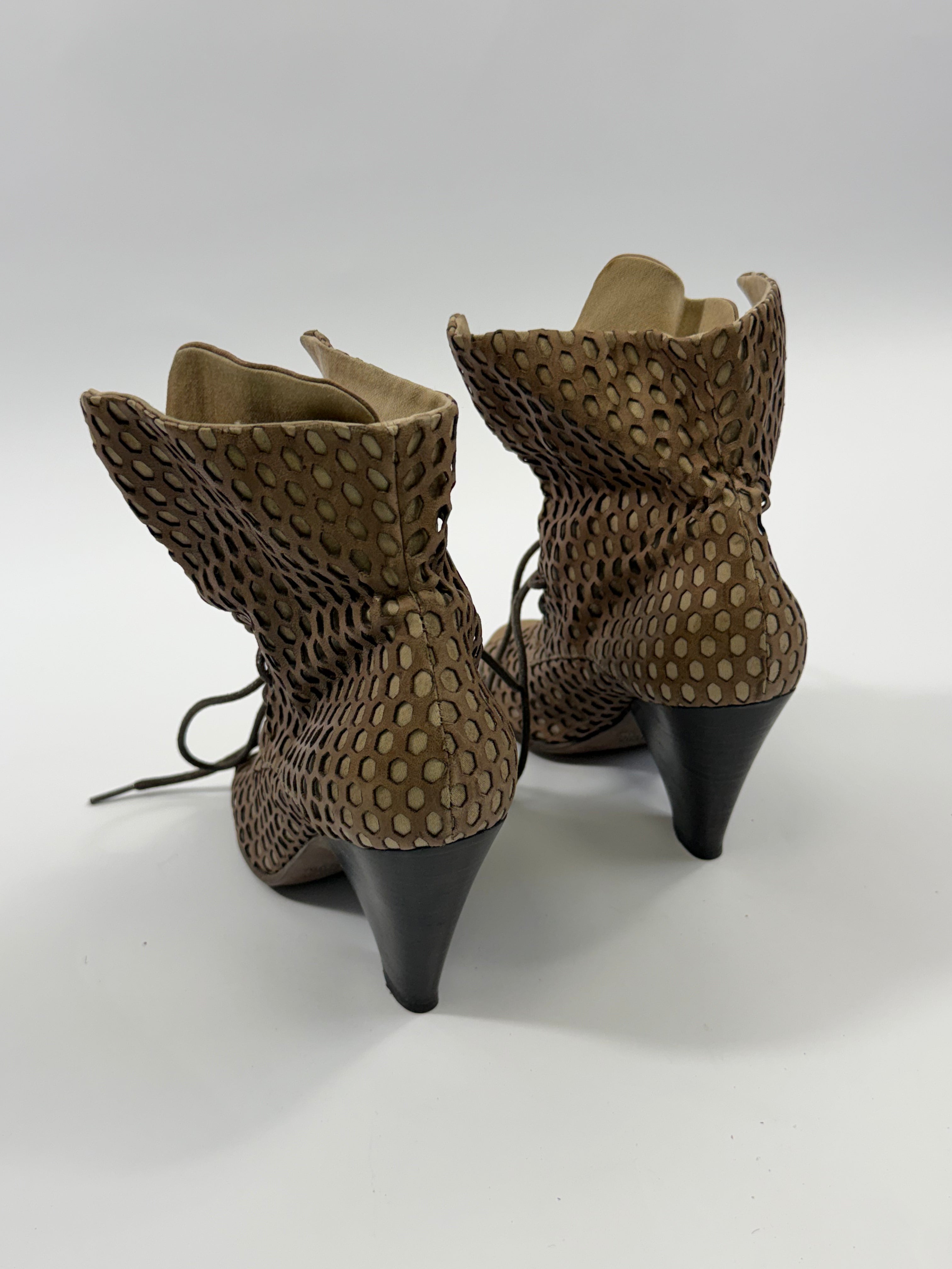 VINTAGE HEELS EU38