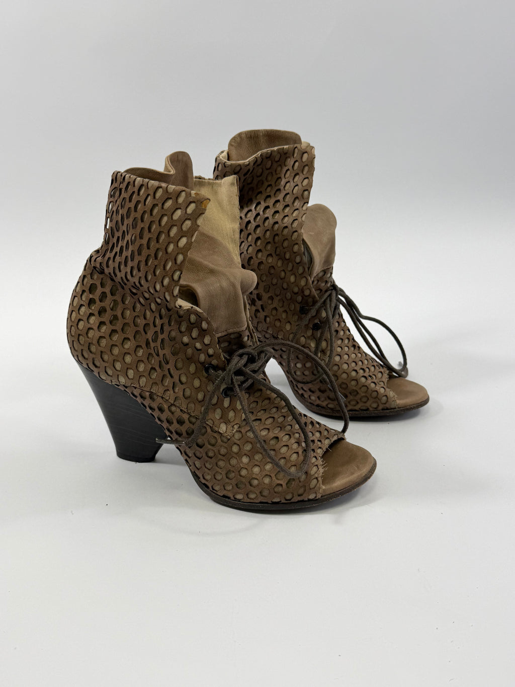 VINTAGE HEELS EU38