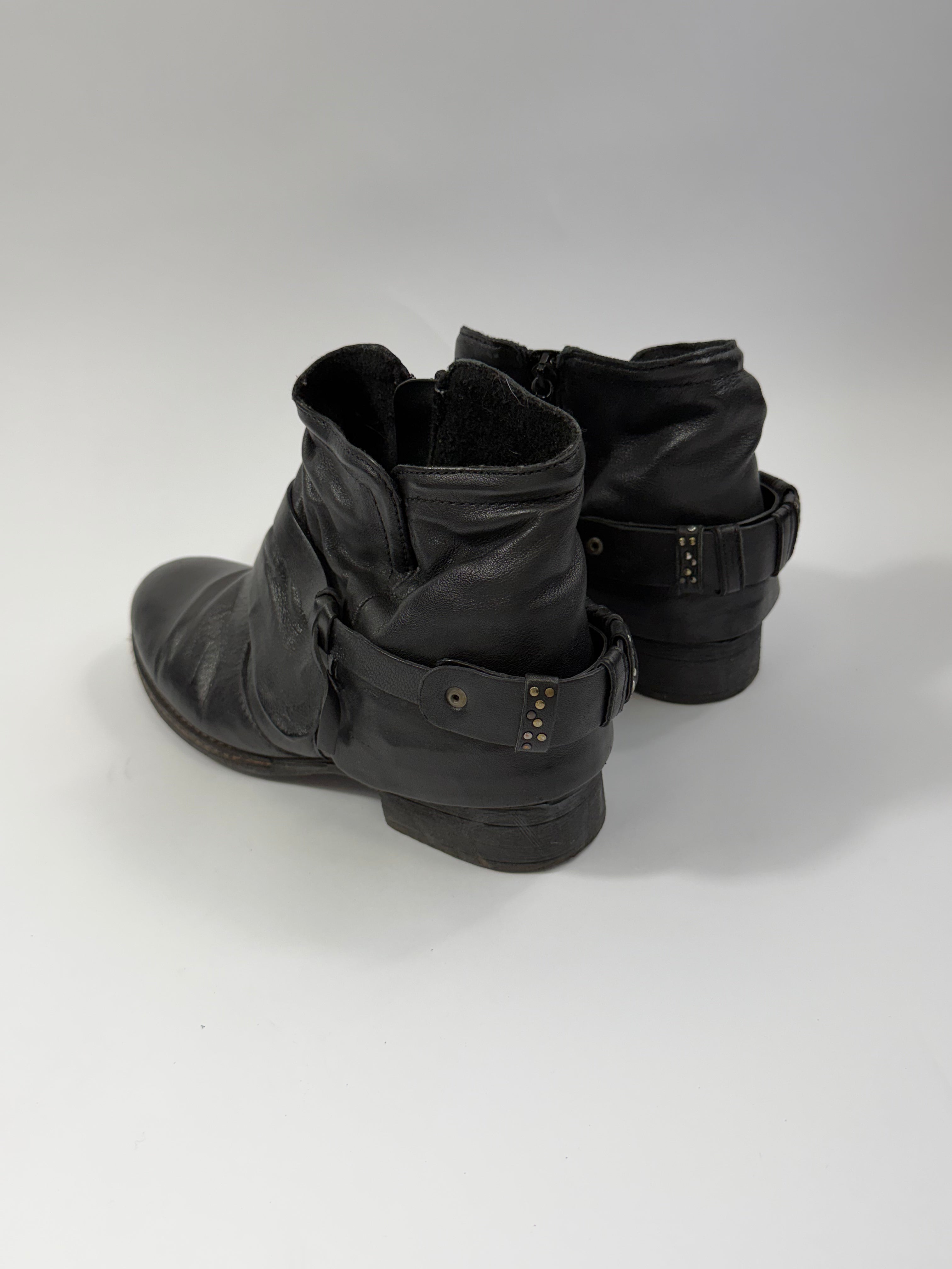 VINTAGE BOOTS EU41