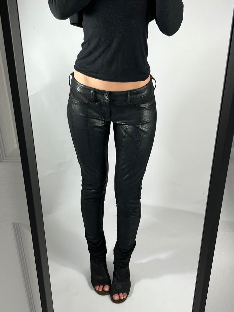 VINTAGE GUESS LOW RISE JEANS SIZE 29