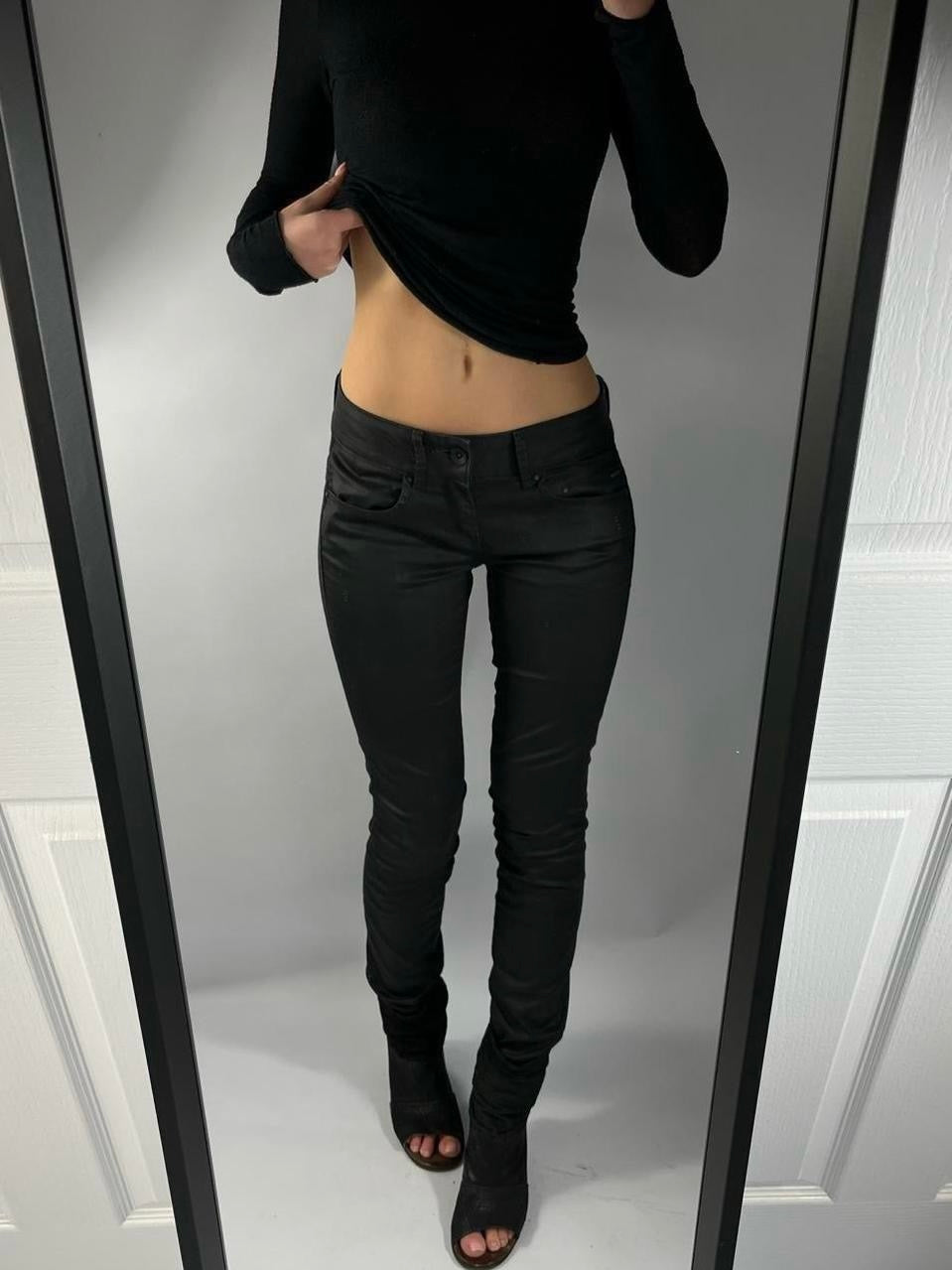 VINTAGE LOW RISE JEANS SIZE 28